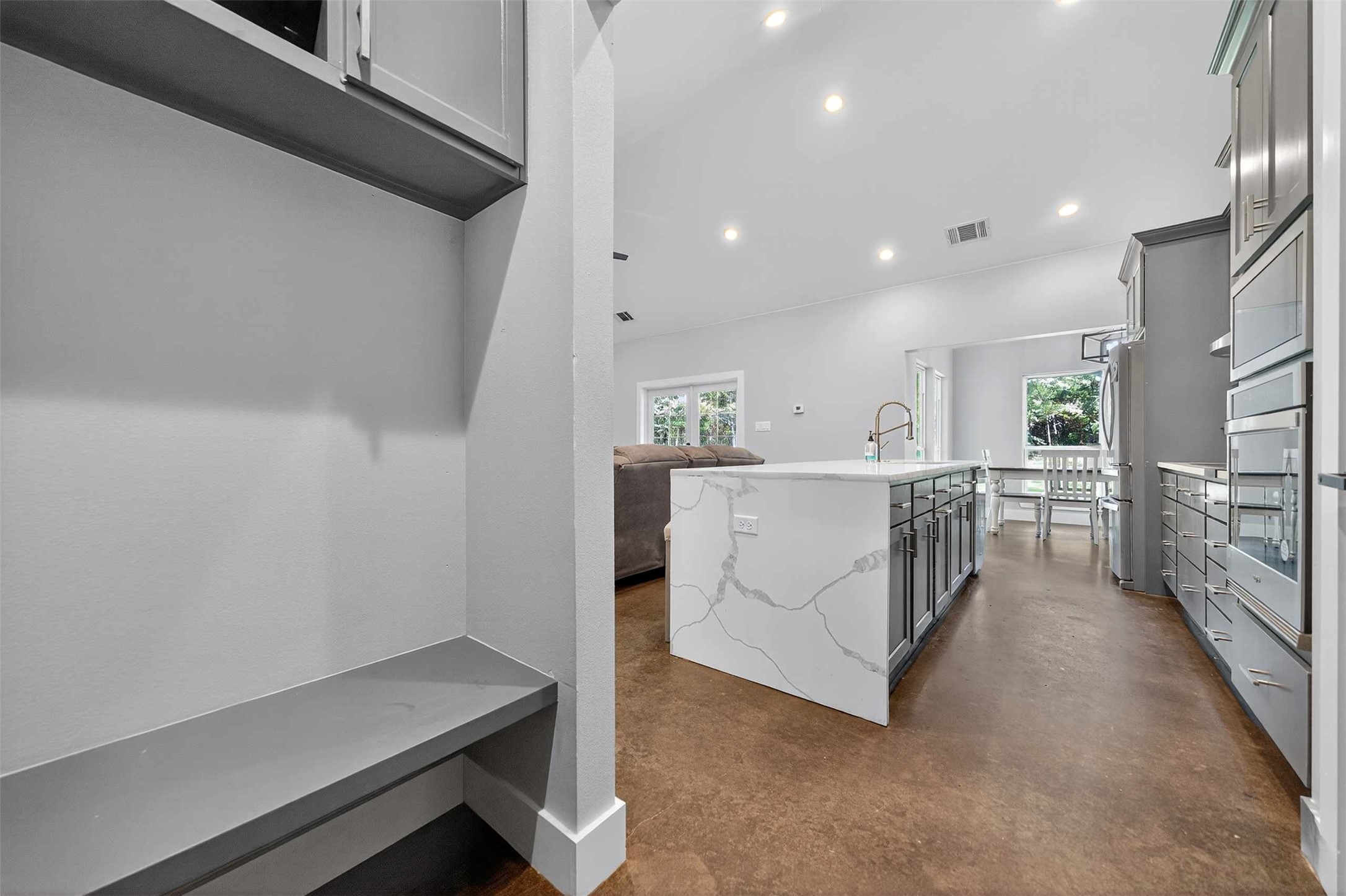 9697 County Road 1405