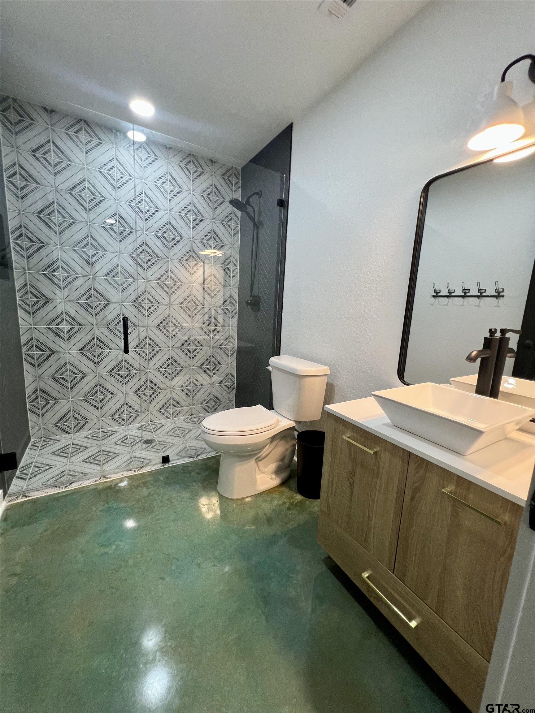 2215 Evergreen
