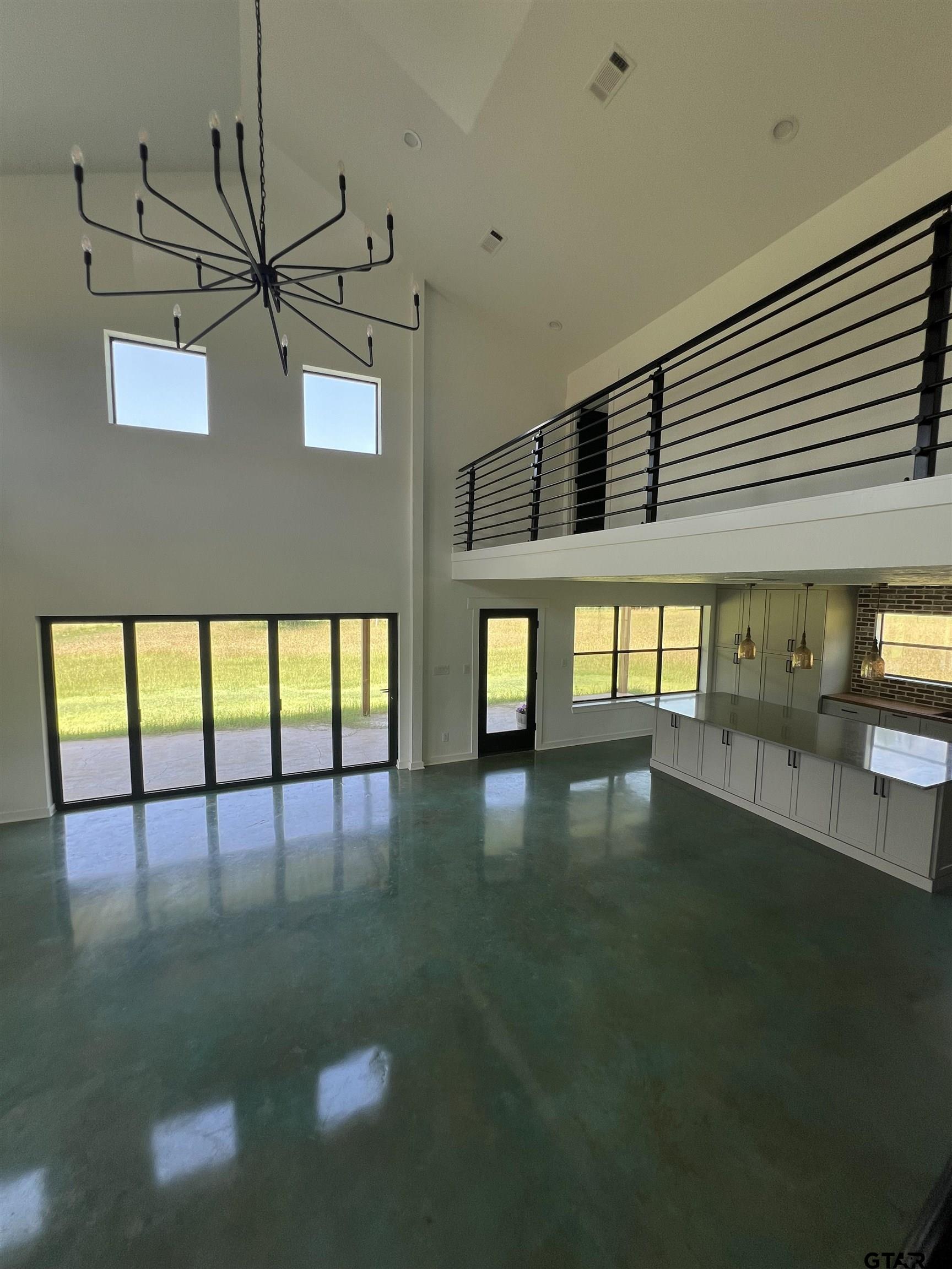 2215 Evergreen