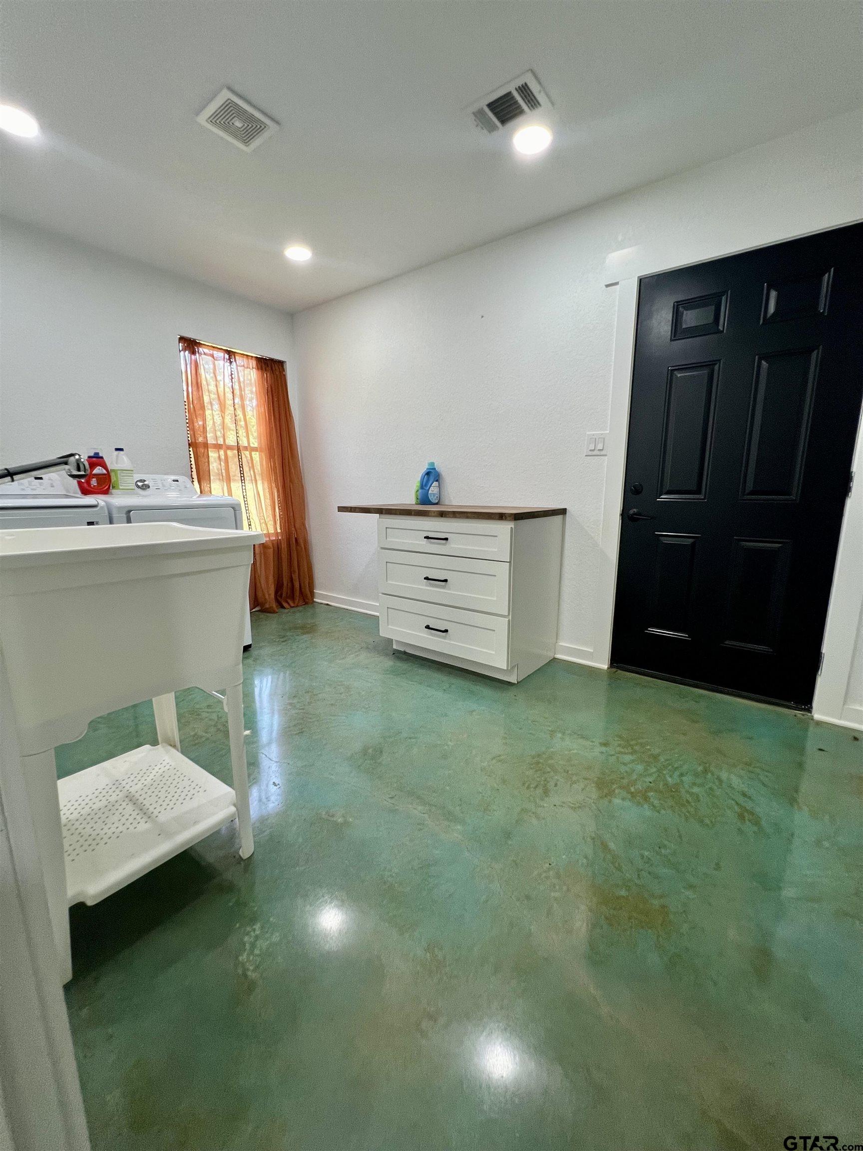 2215 Evergreen