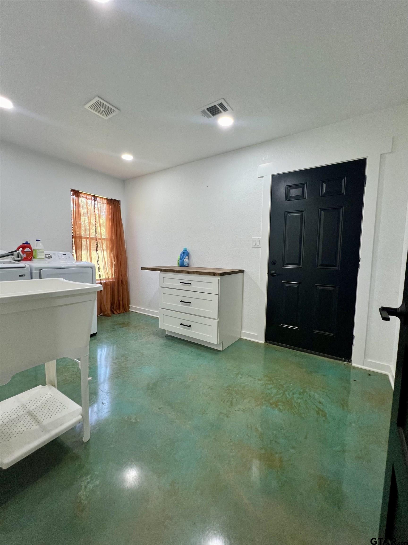 2215 Evergreen