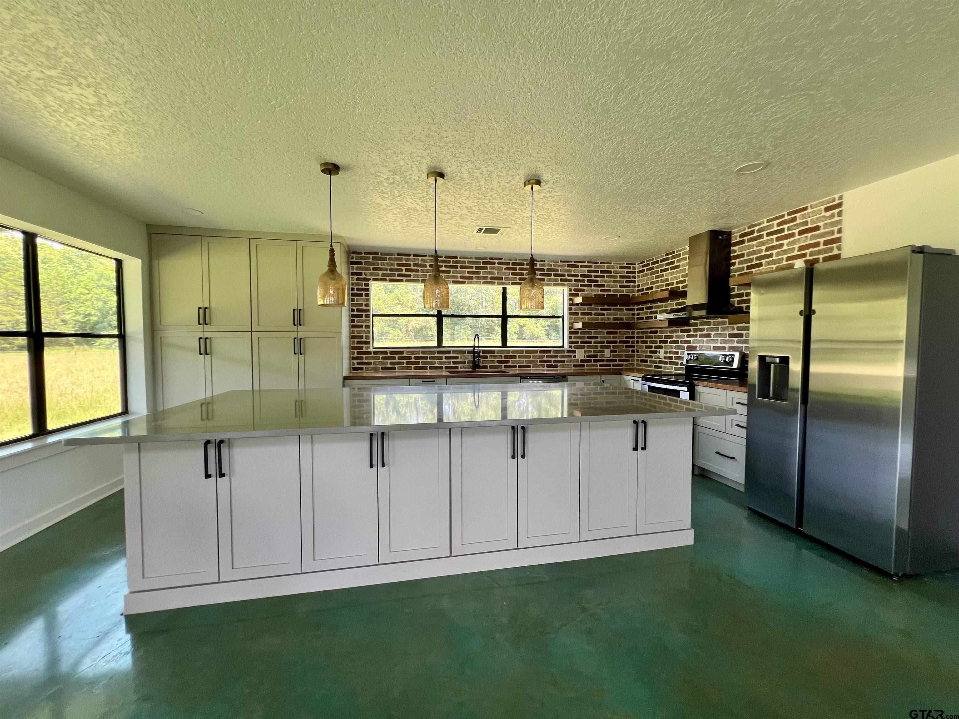 2215 Evergreen
