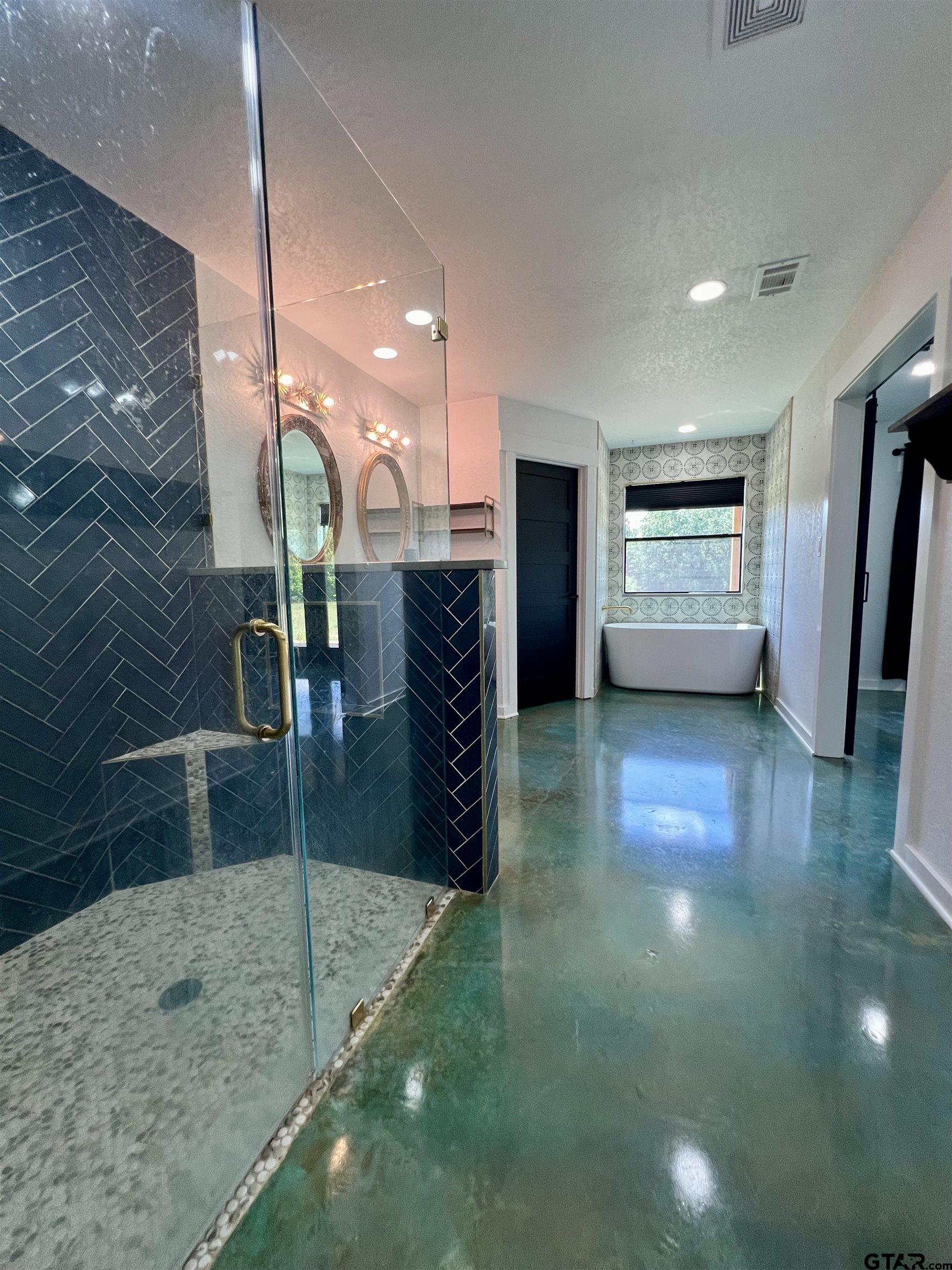 2215 Evergreen