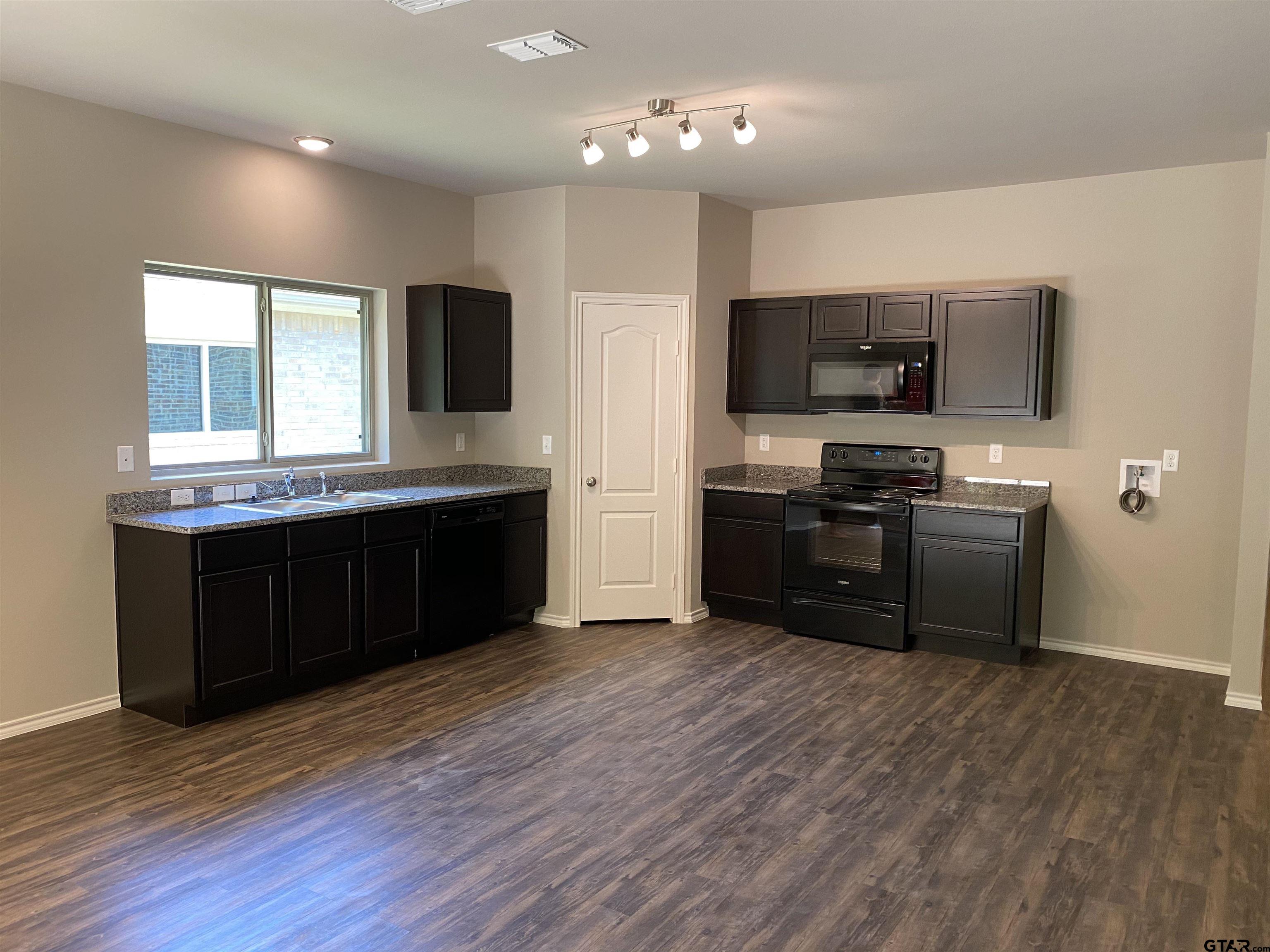 1215 Mission Creek Dr