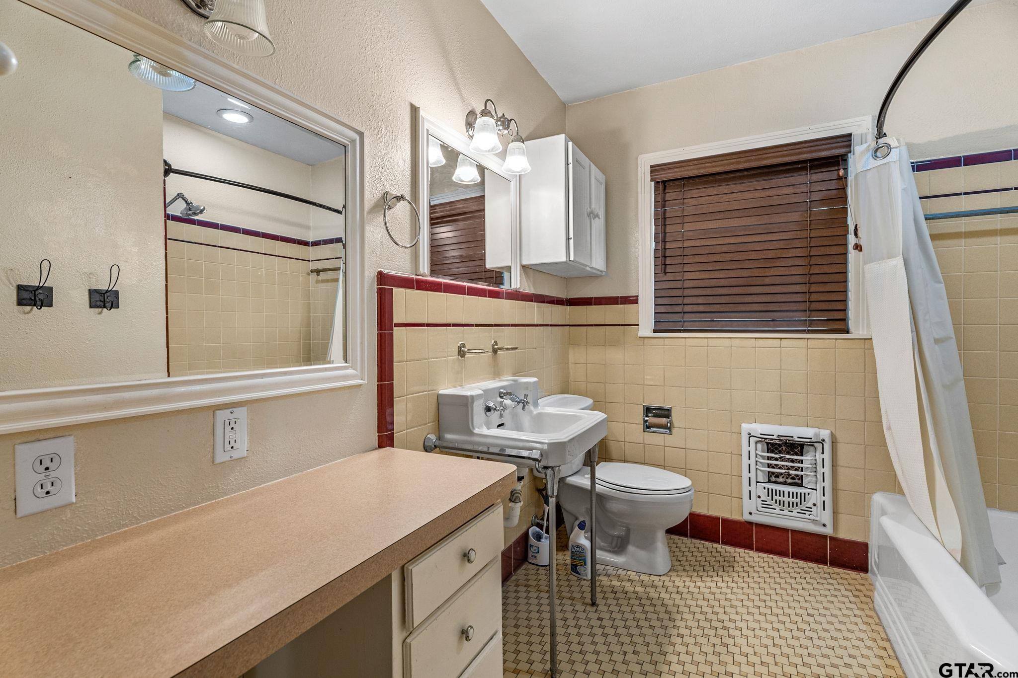 821 W 6th