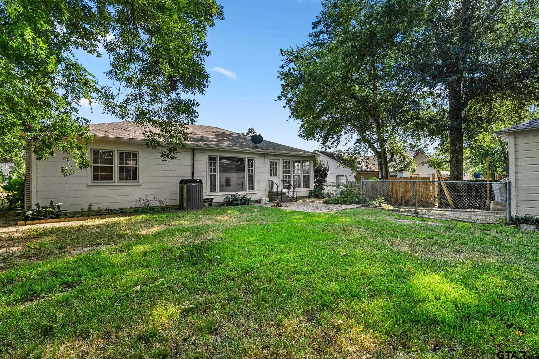 821 W 6th