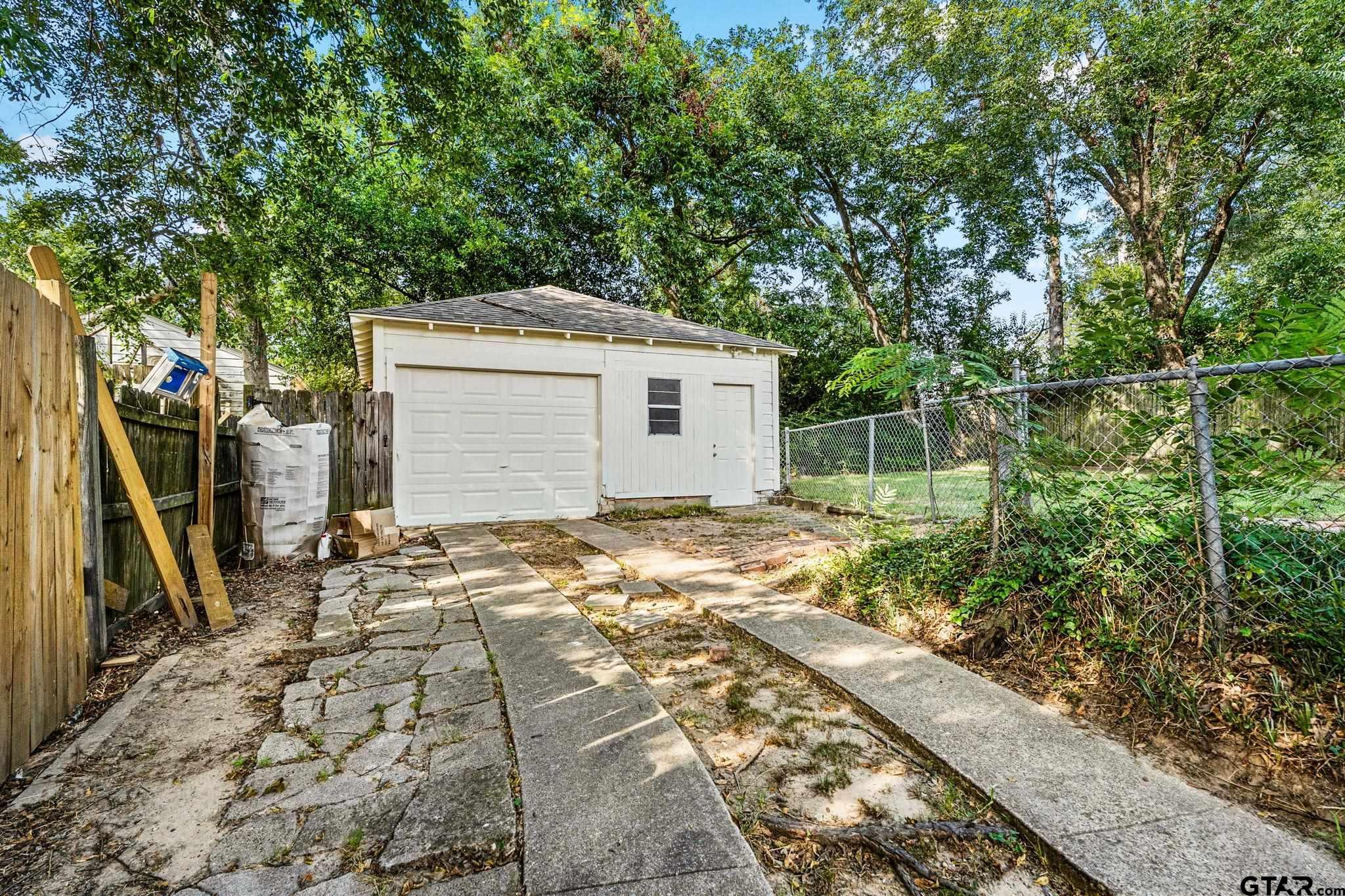821 W 6th