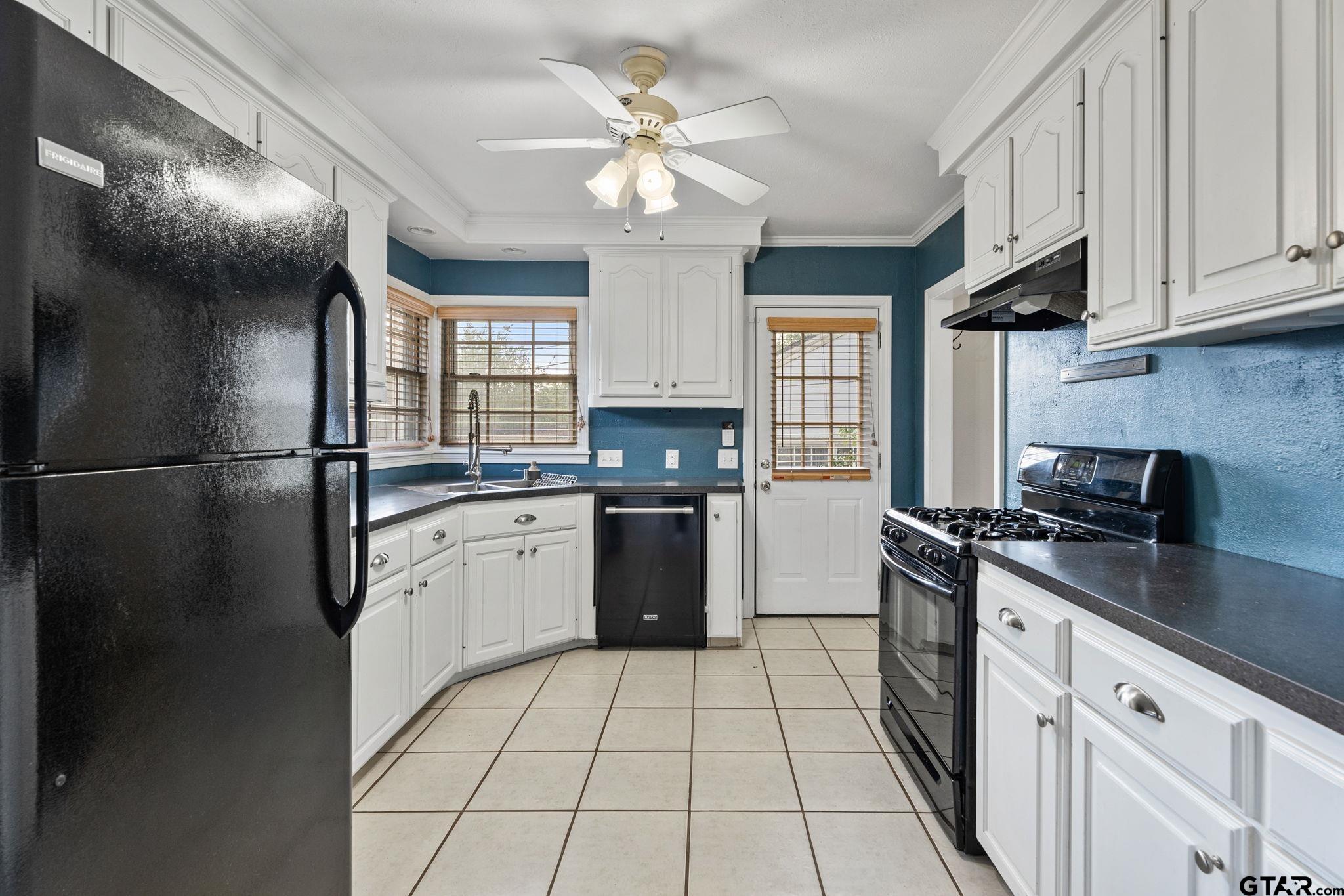 821 W 6th