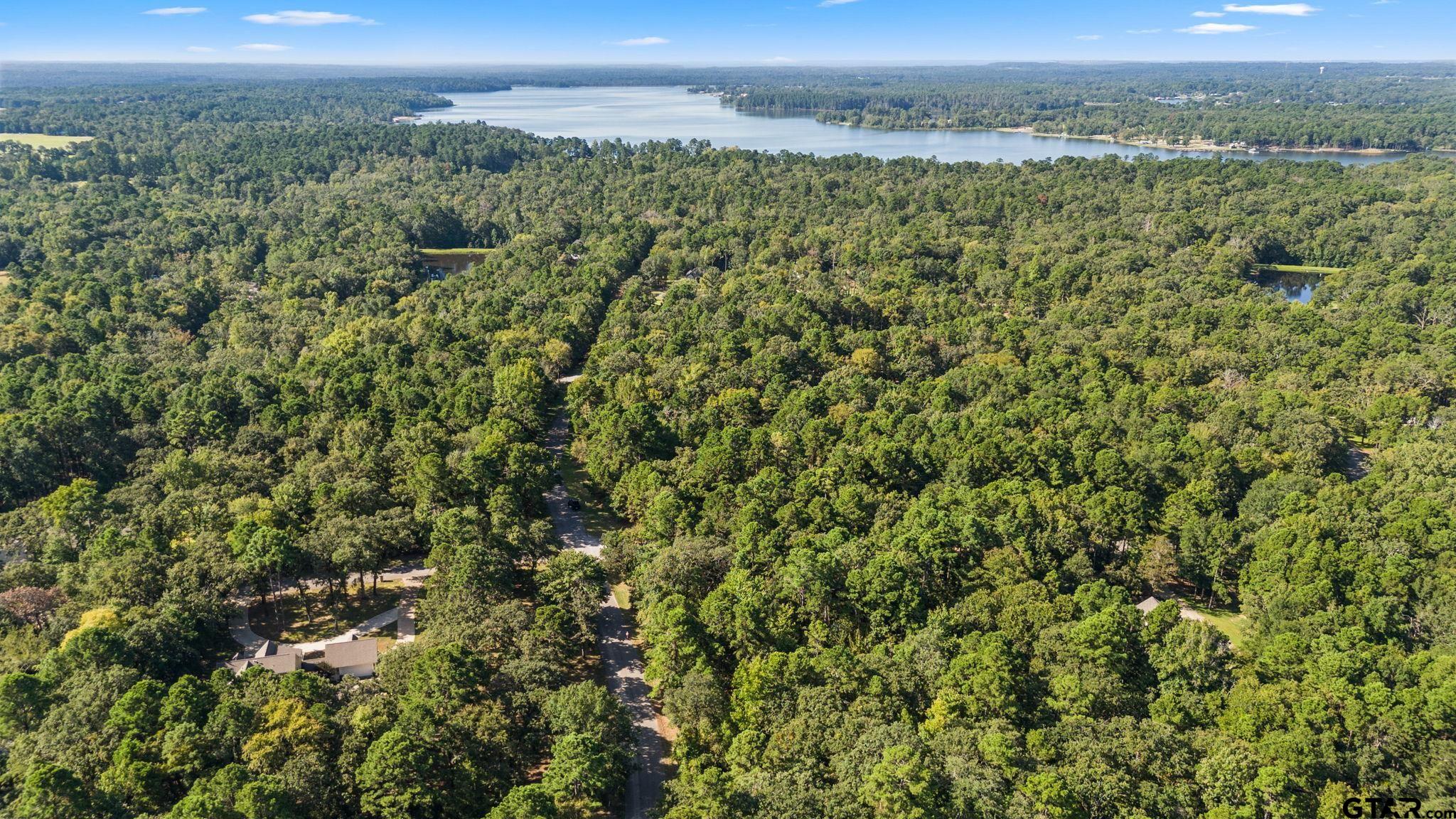 15330 Lakeside Drive