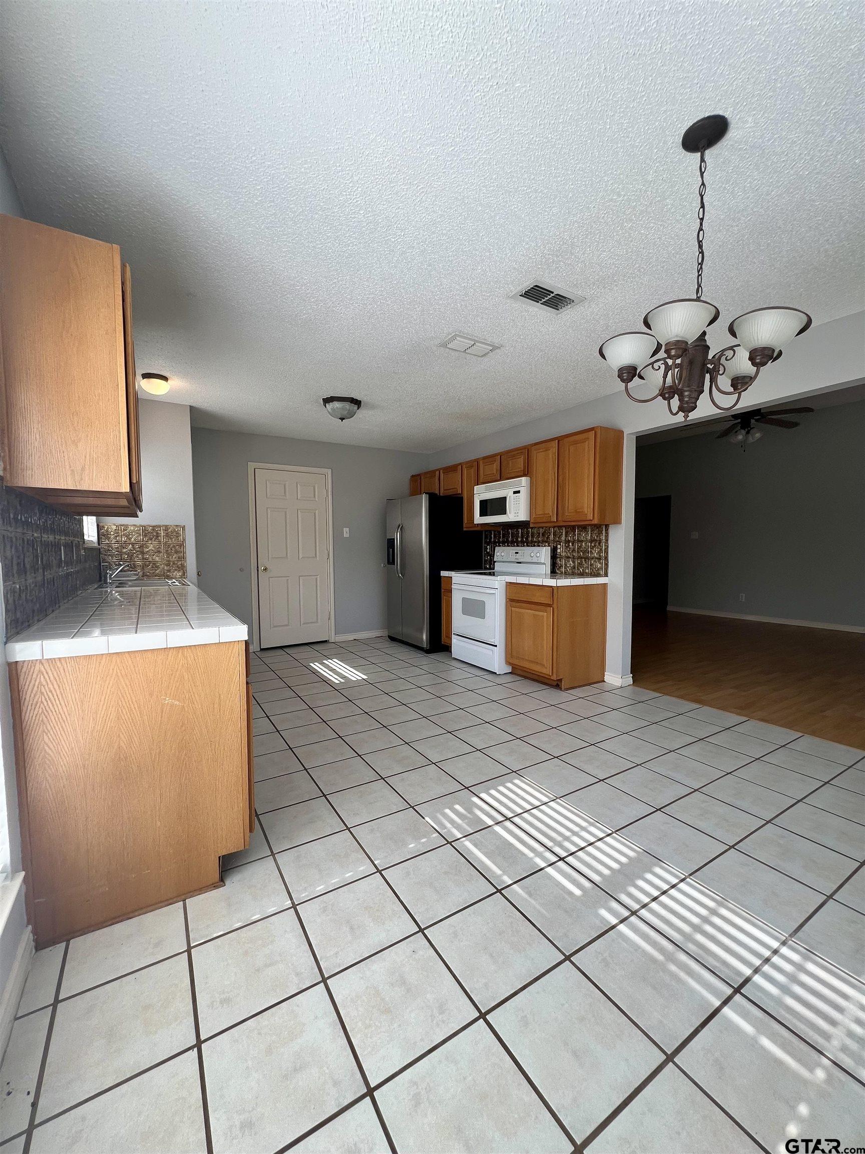 1406 Brookside Ct.