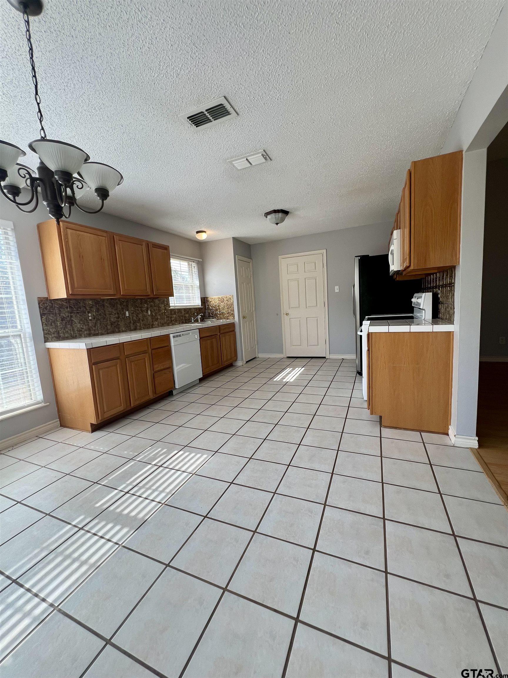 1406 Brookside Ct.