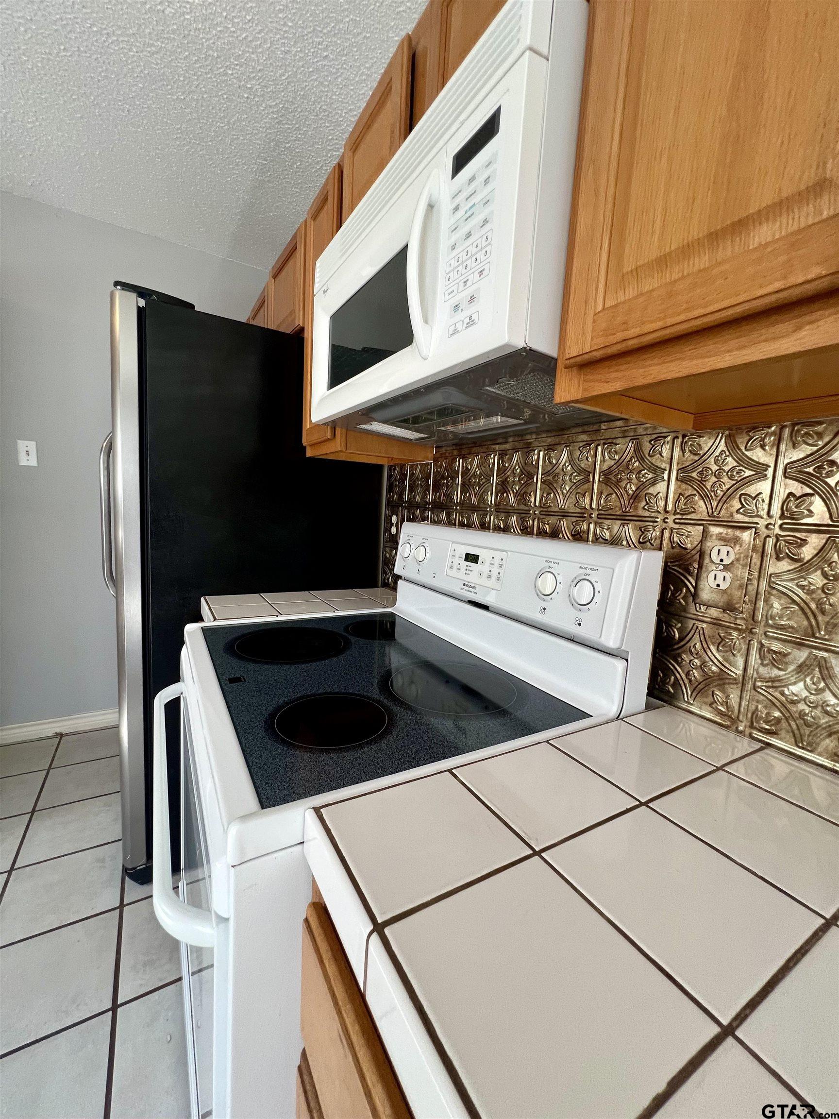 1406 Brookside Ct.
