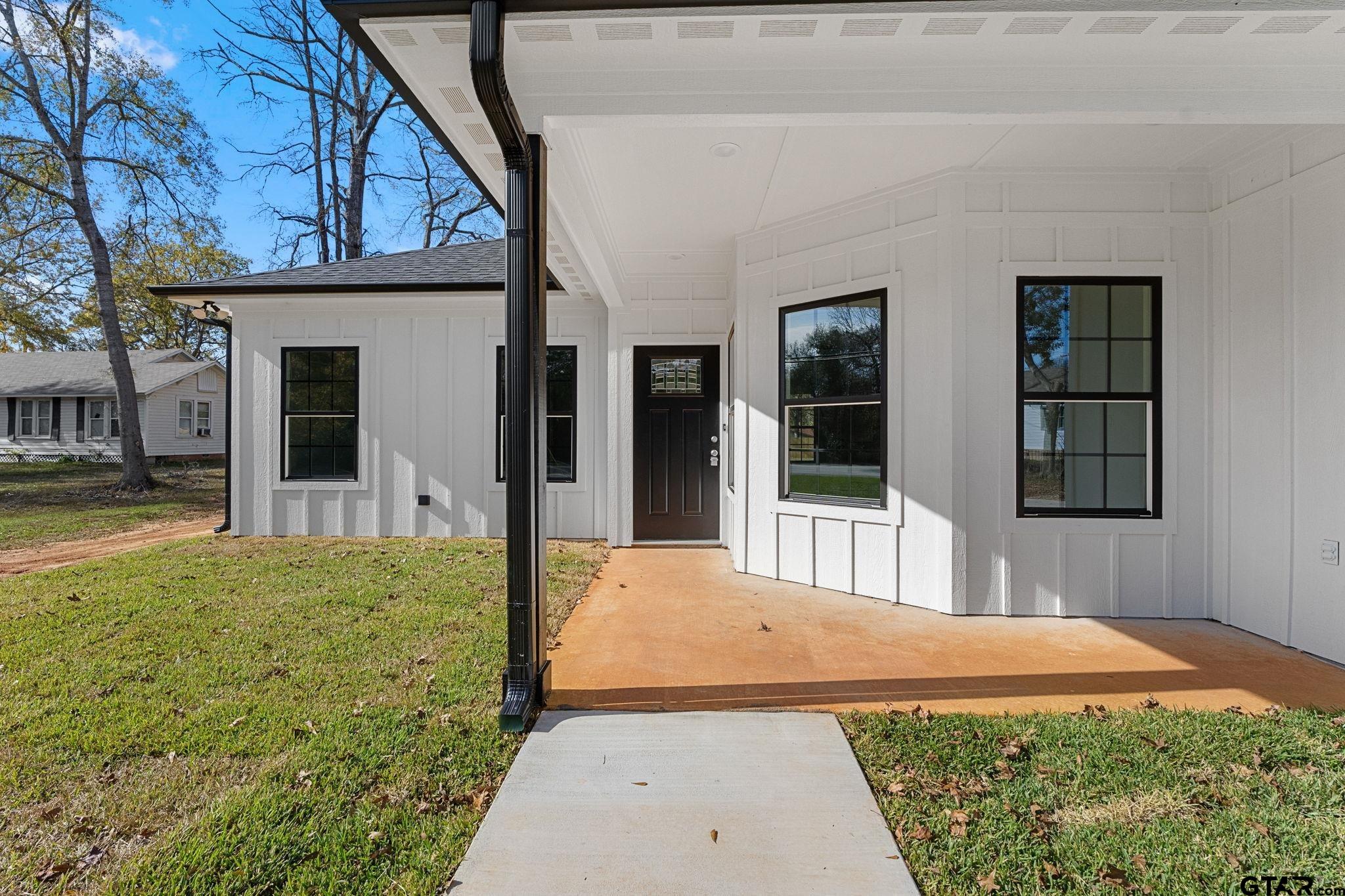 255 E Johnson Dr