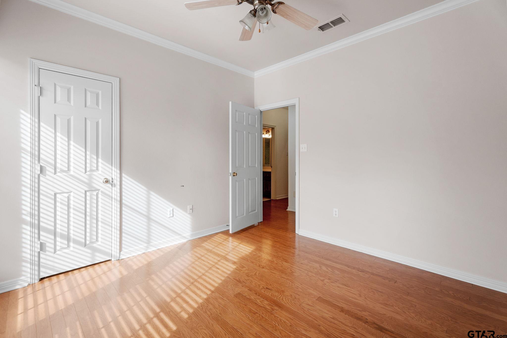 1230 Waterford Ct