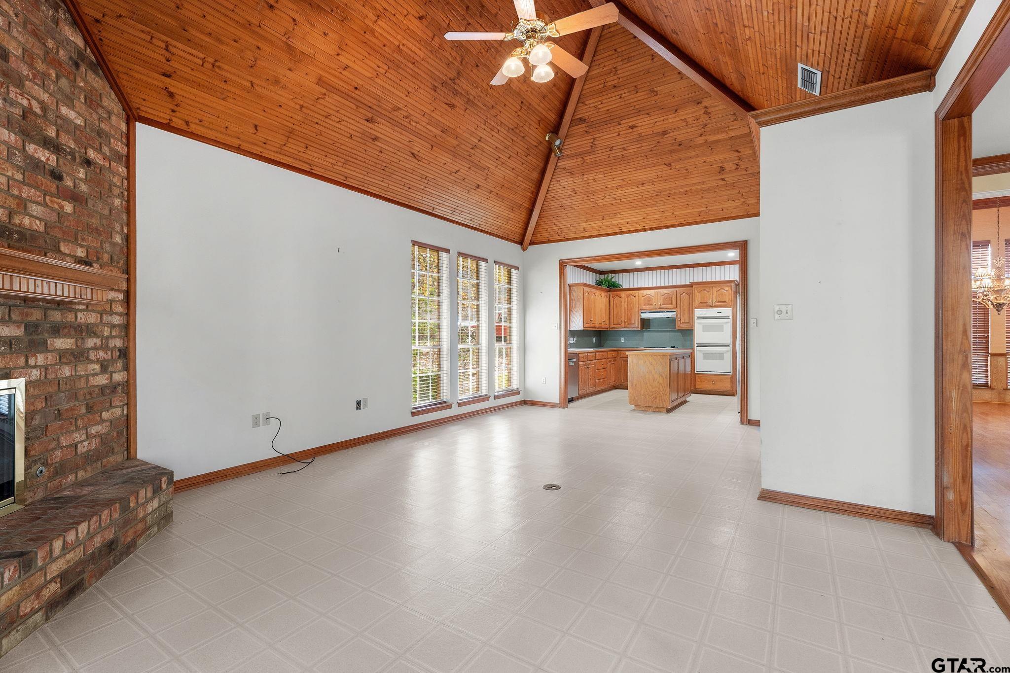 1230 Waterford Ct