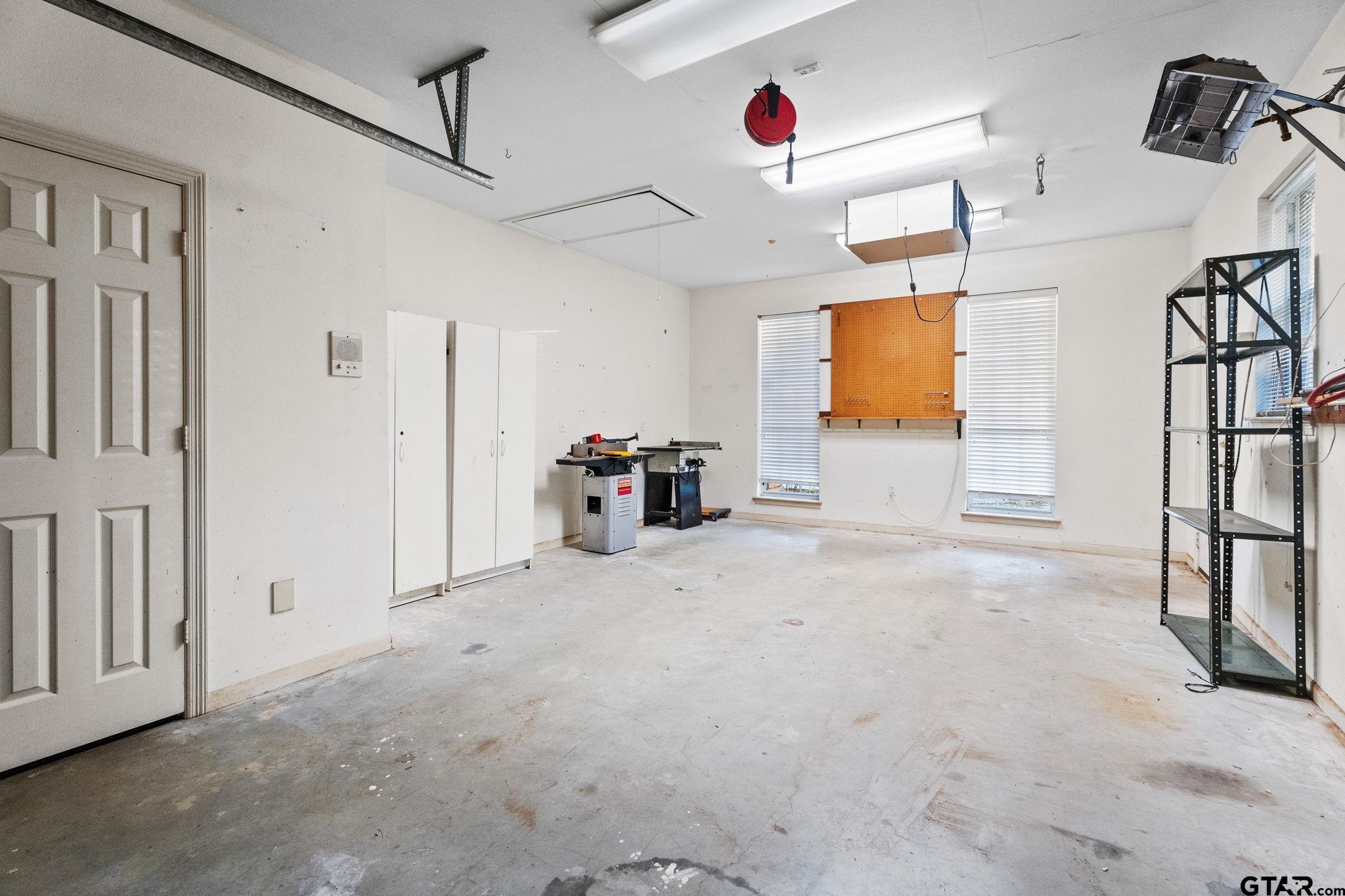 1230 Waterford Ct