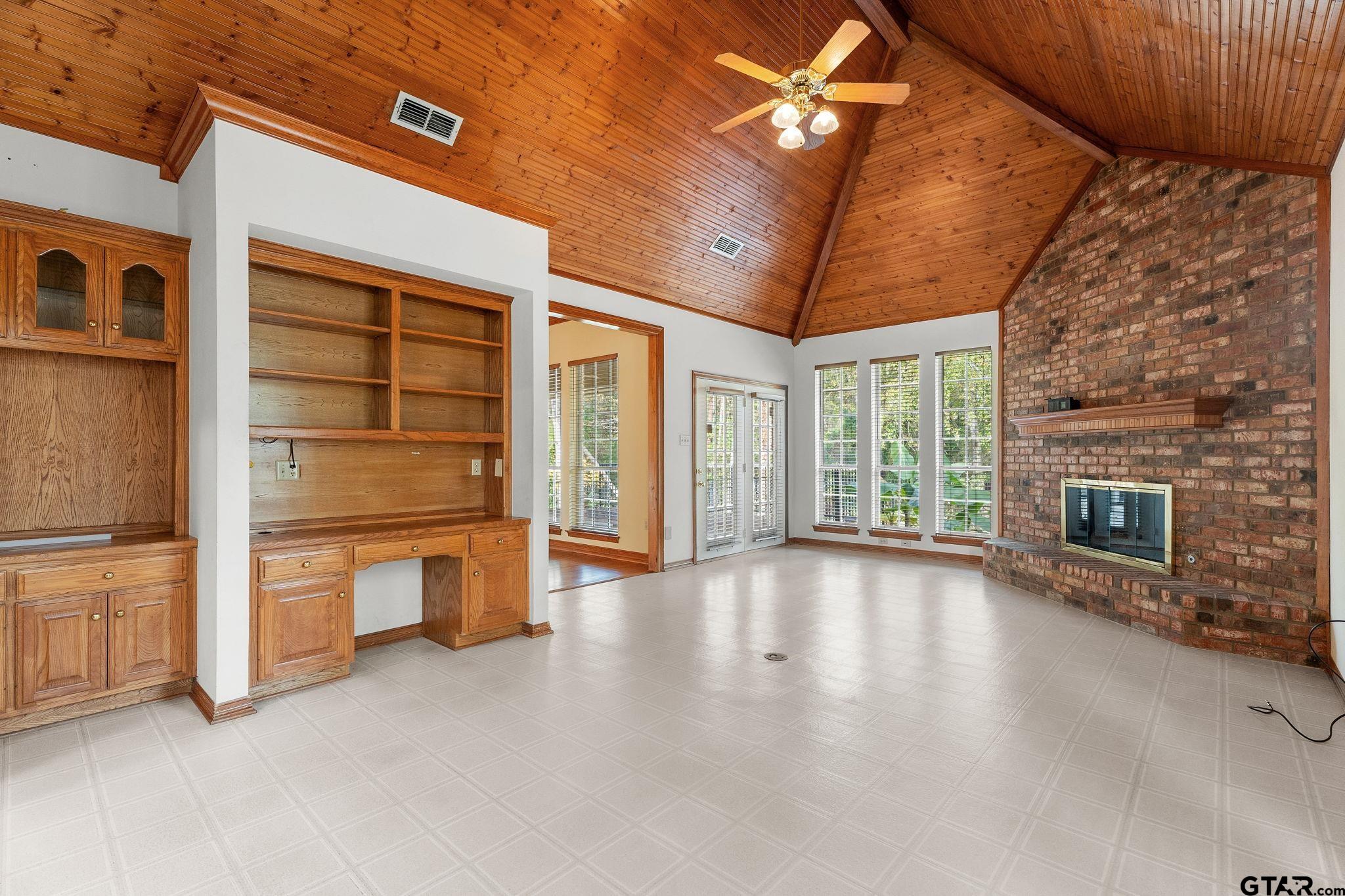 1230 Waterford Ct