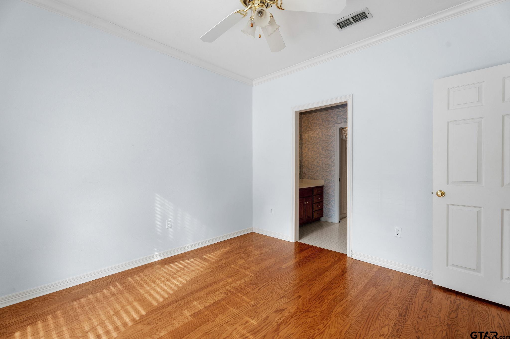 1230 Waterford Ct