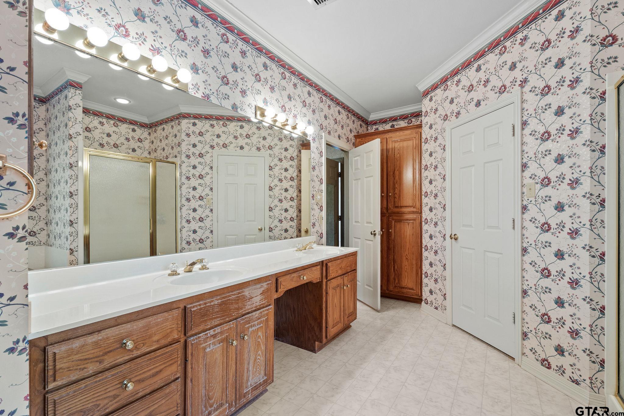 1230 Waterford Ct