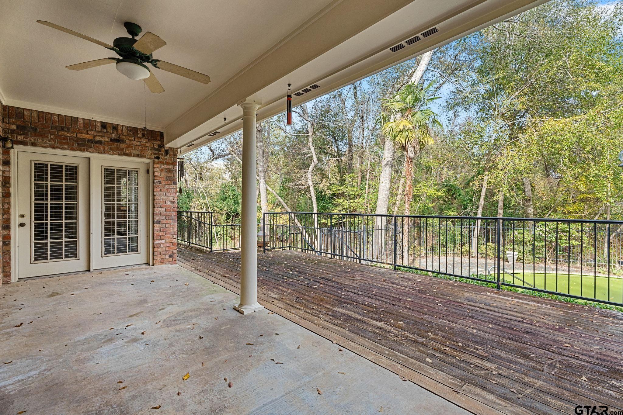 1230 Waterford Ct