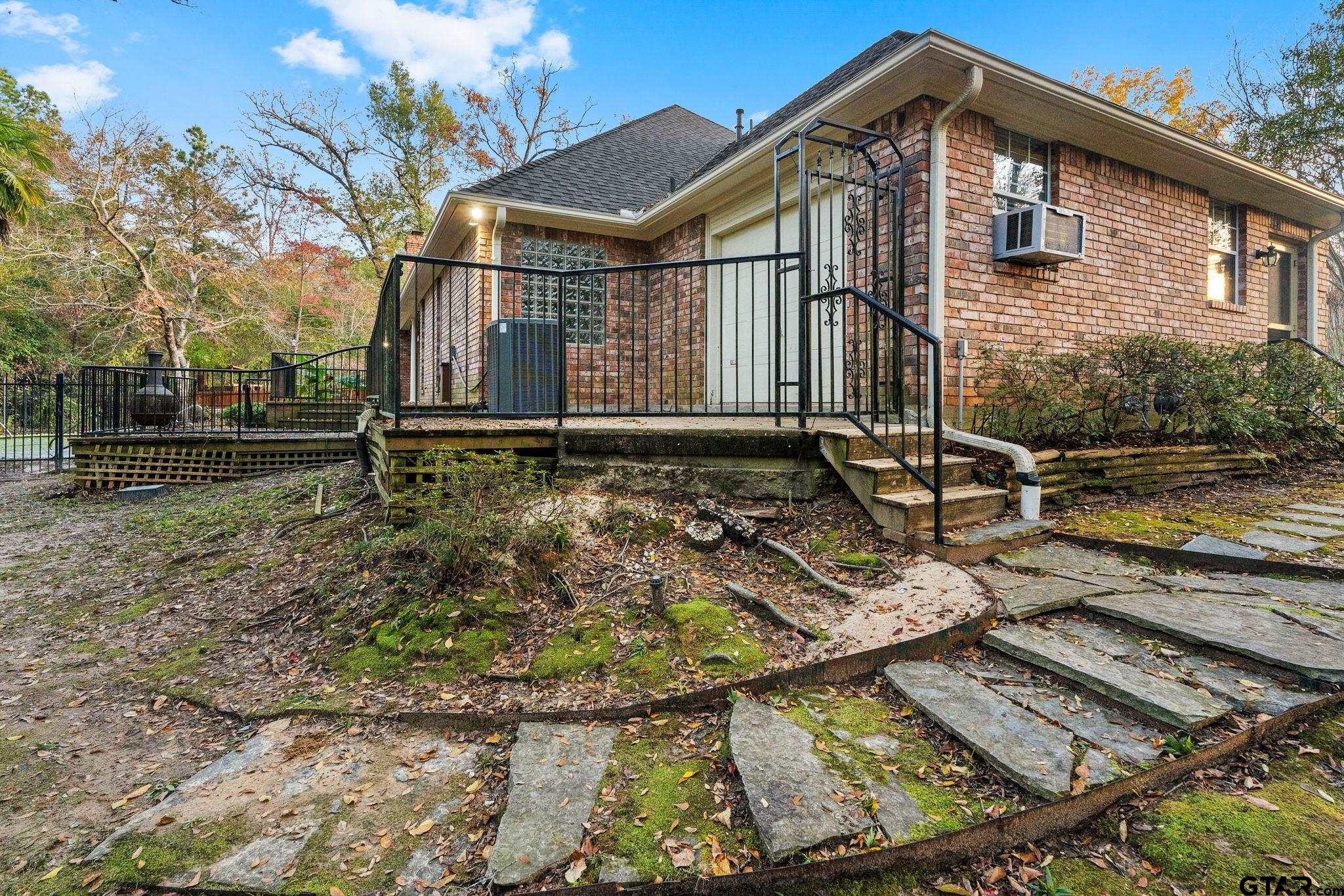1230 Waterford Ct