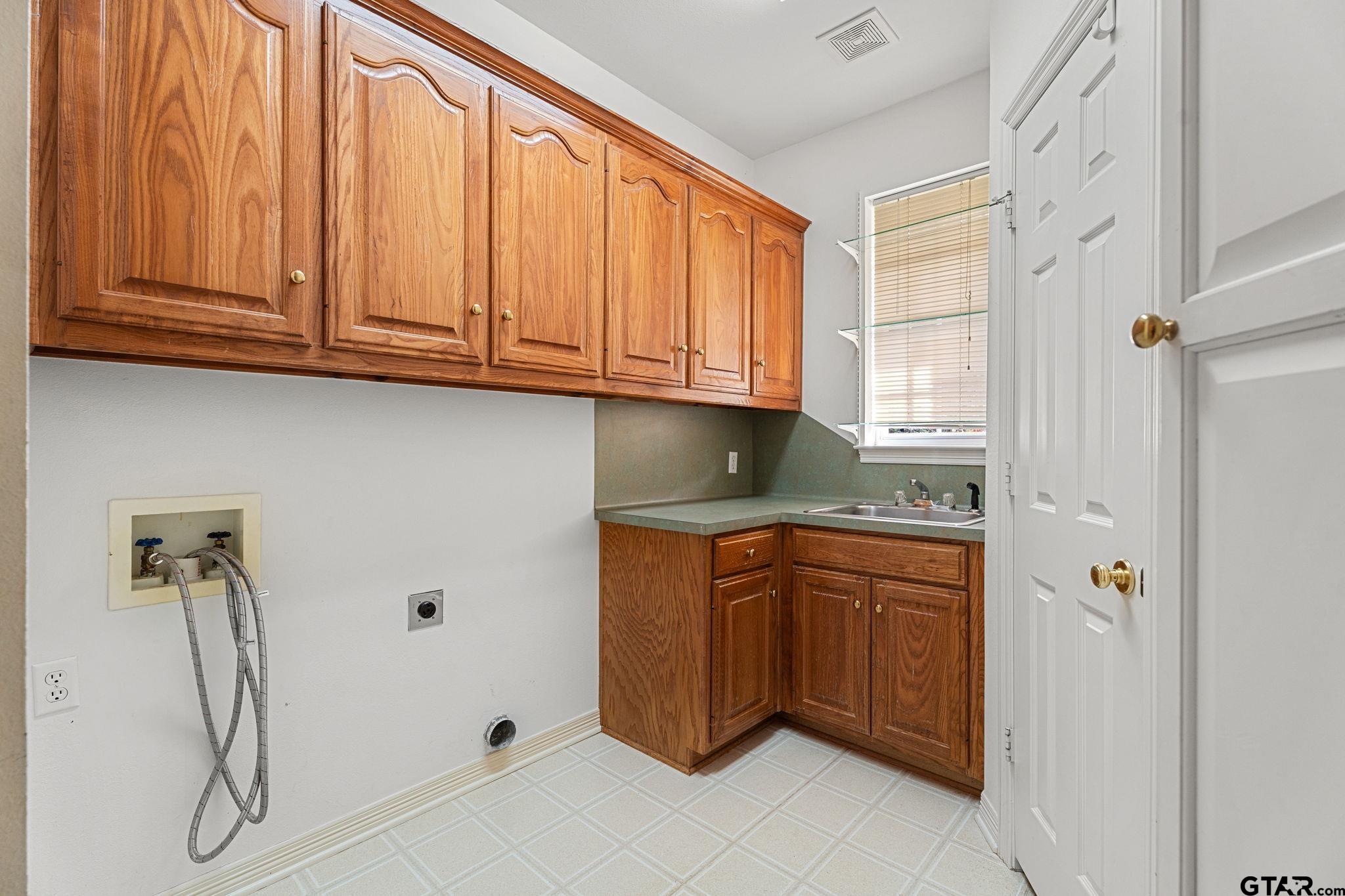 1230 Waterford Ct