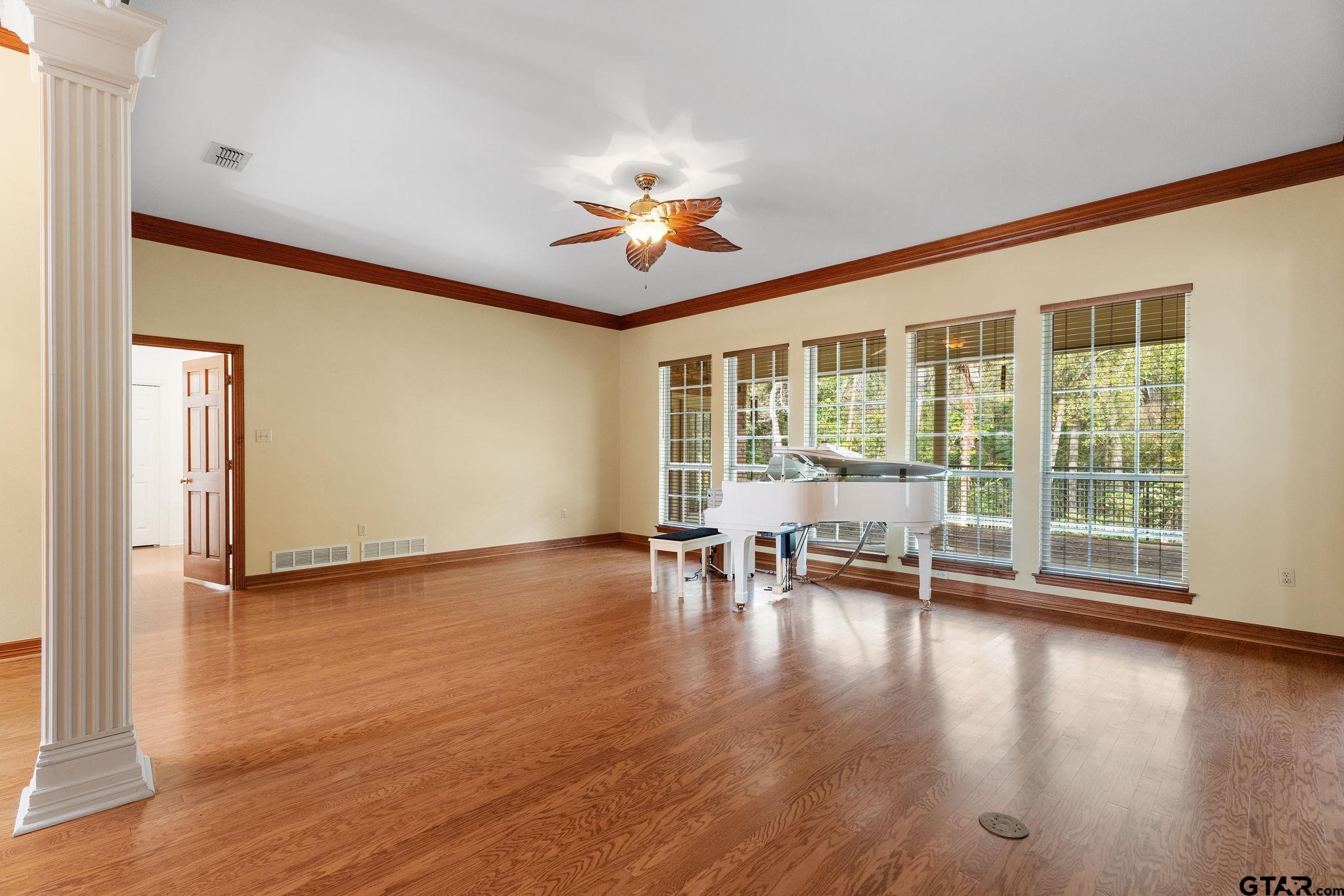 1230 Waterford Ct