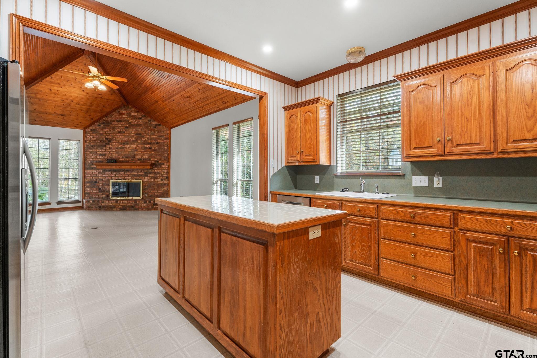 1230 Waterford Ct