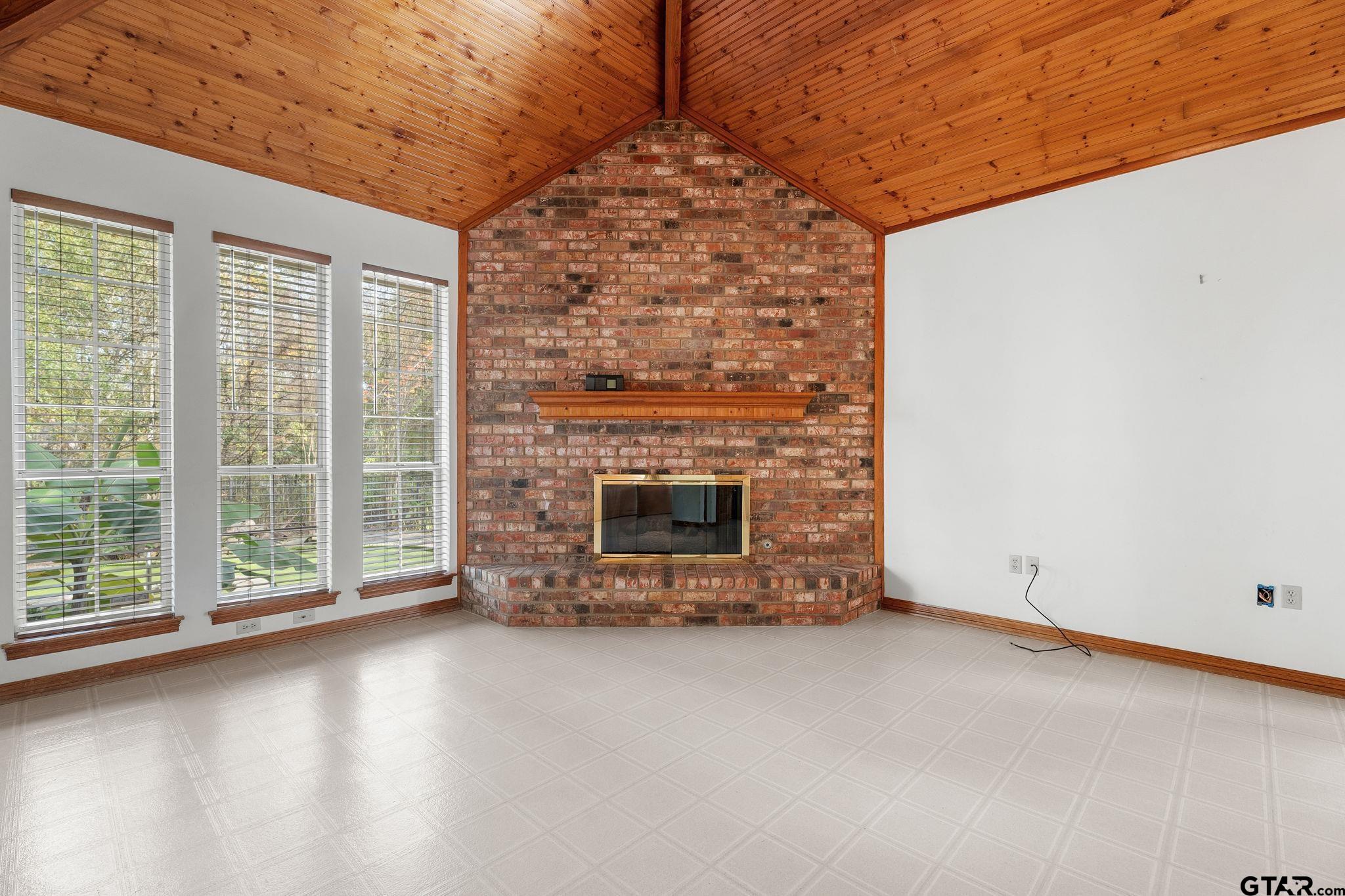 1230 Waterford Ct