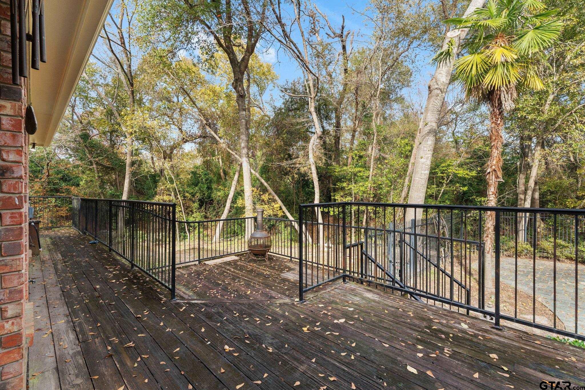 1230 Waterford Ct