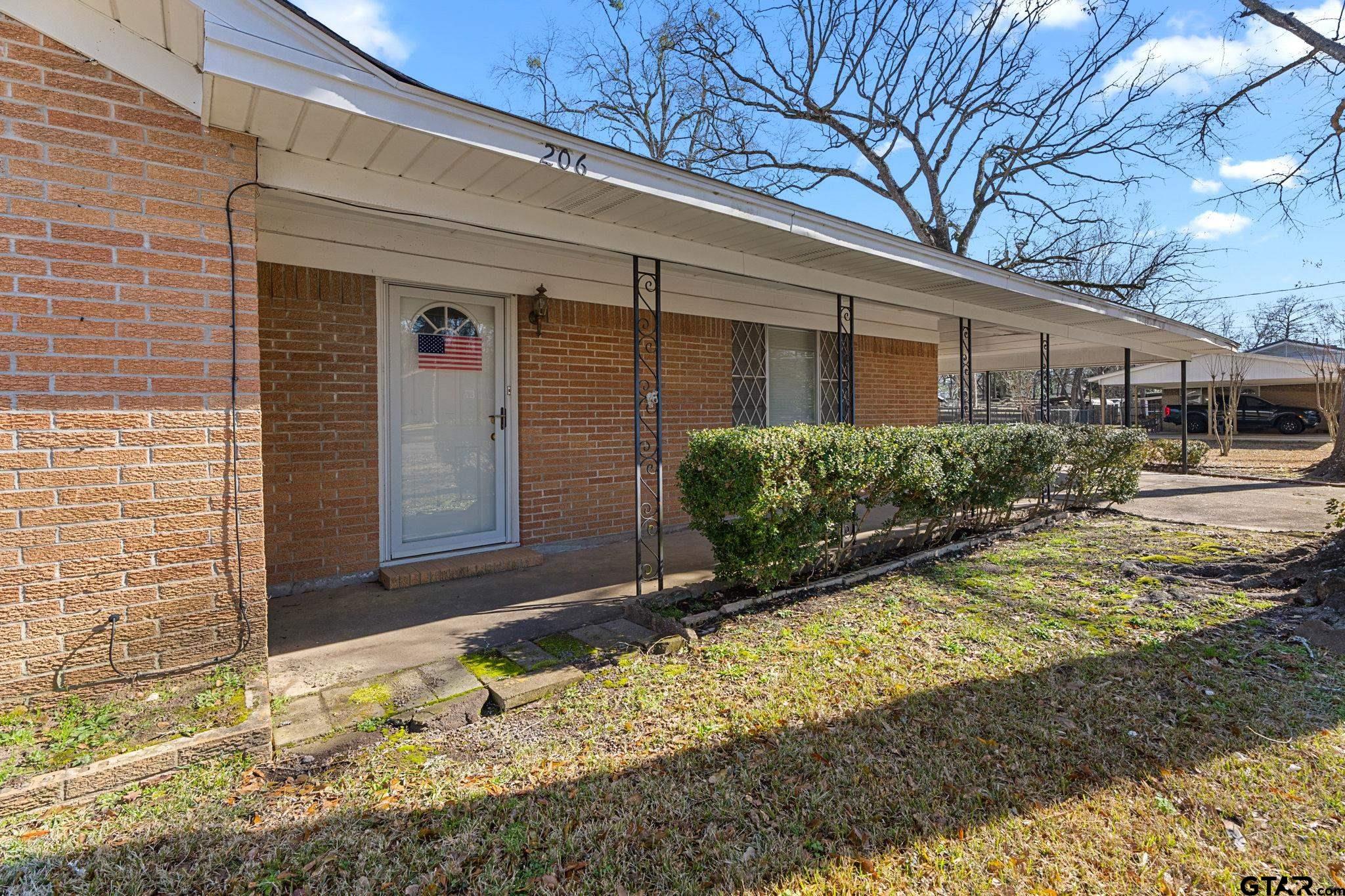 206 Oak Drive