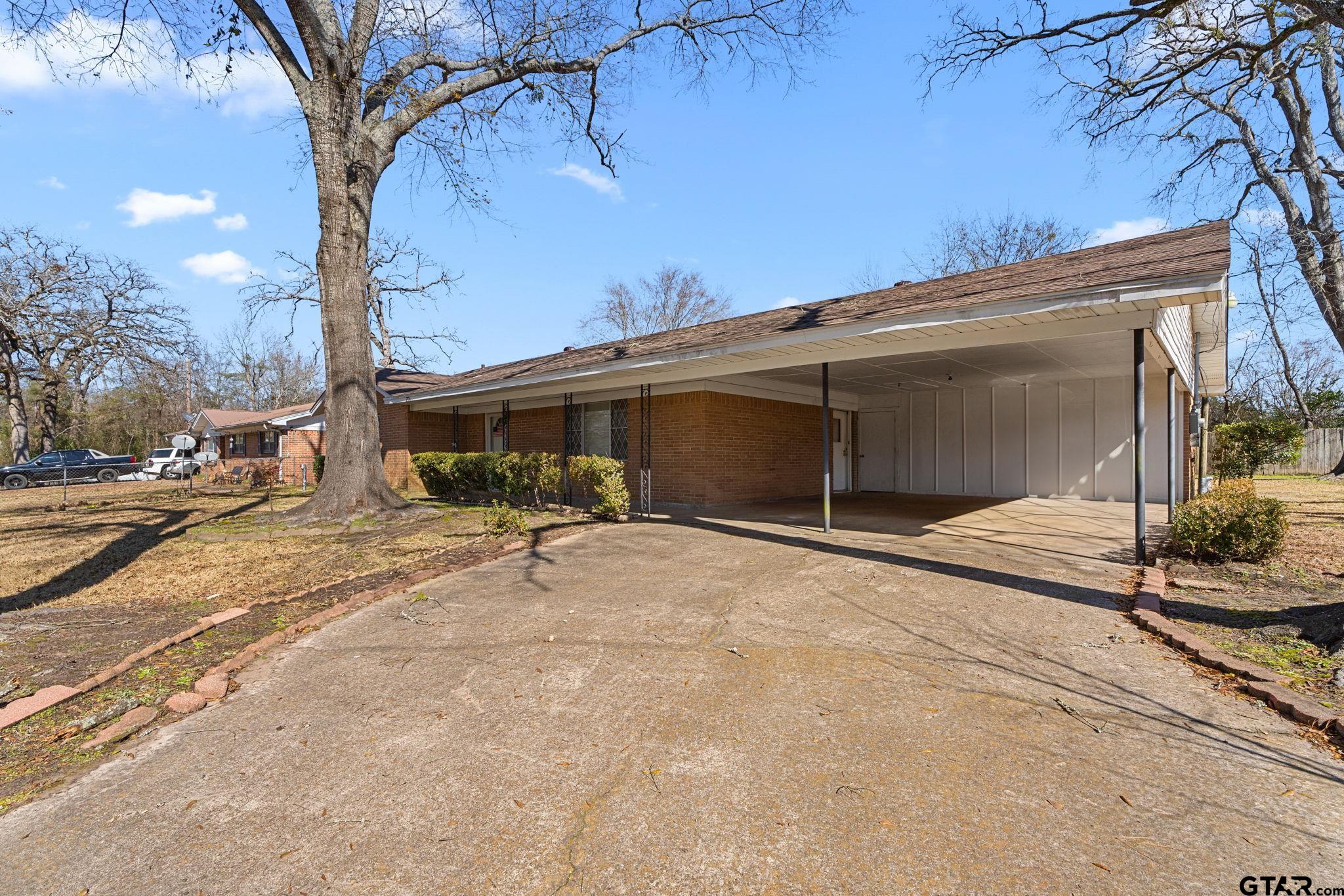206 Oak Drive