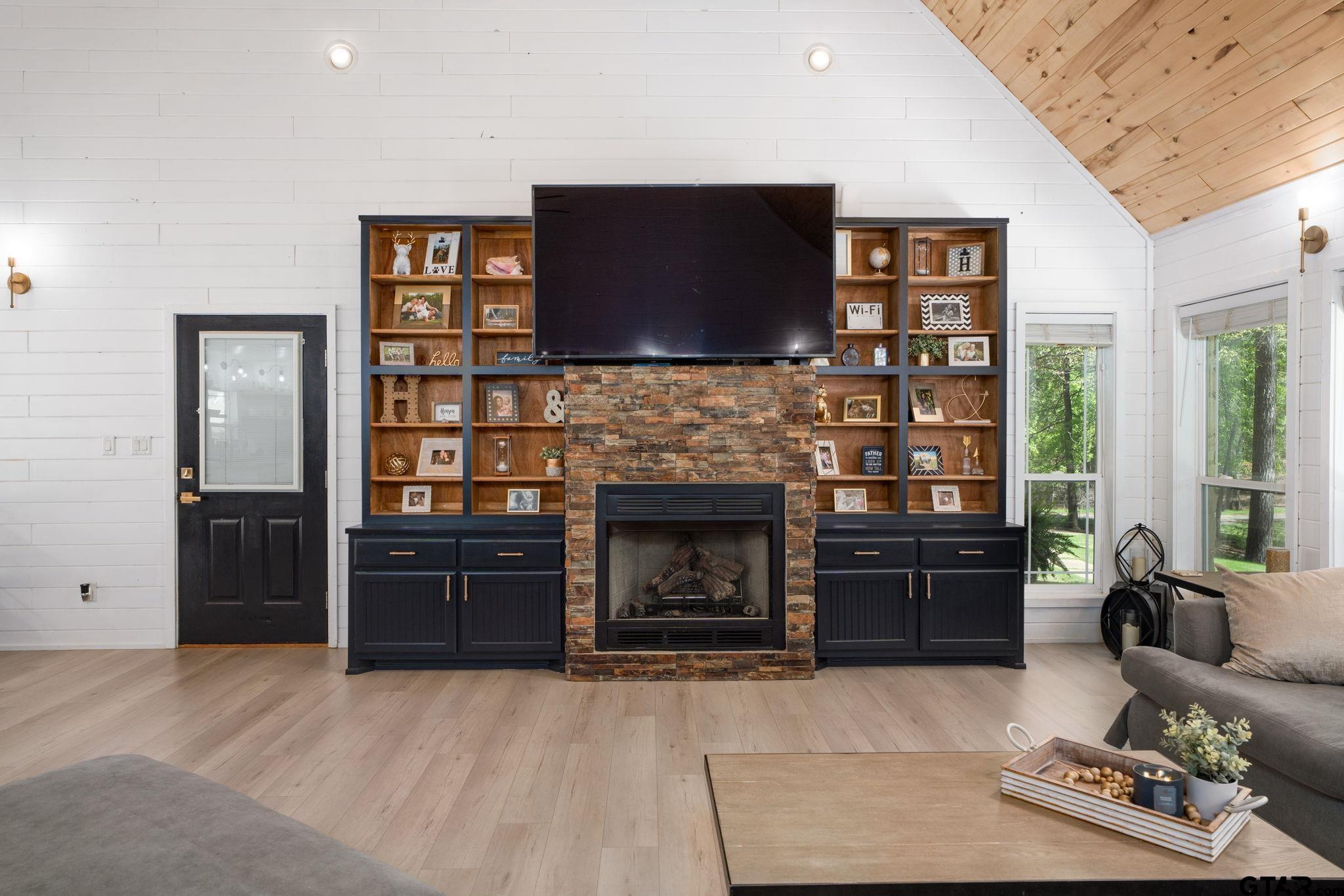 17050 Hickory Trail