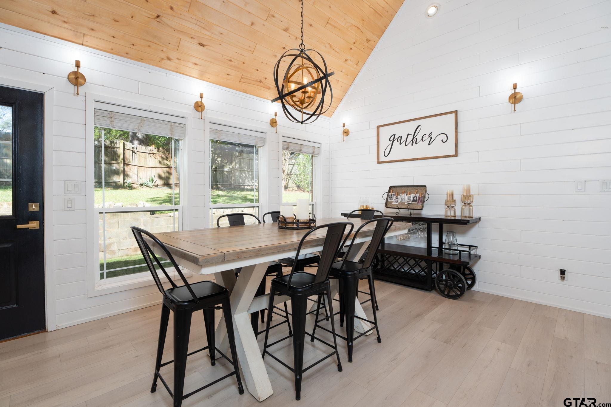 17050 Hickory Trail