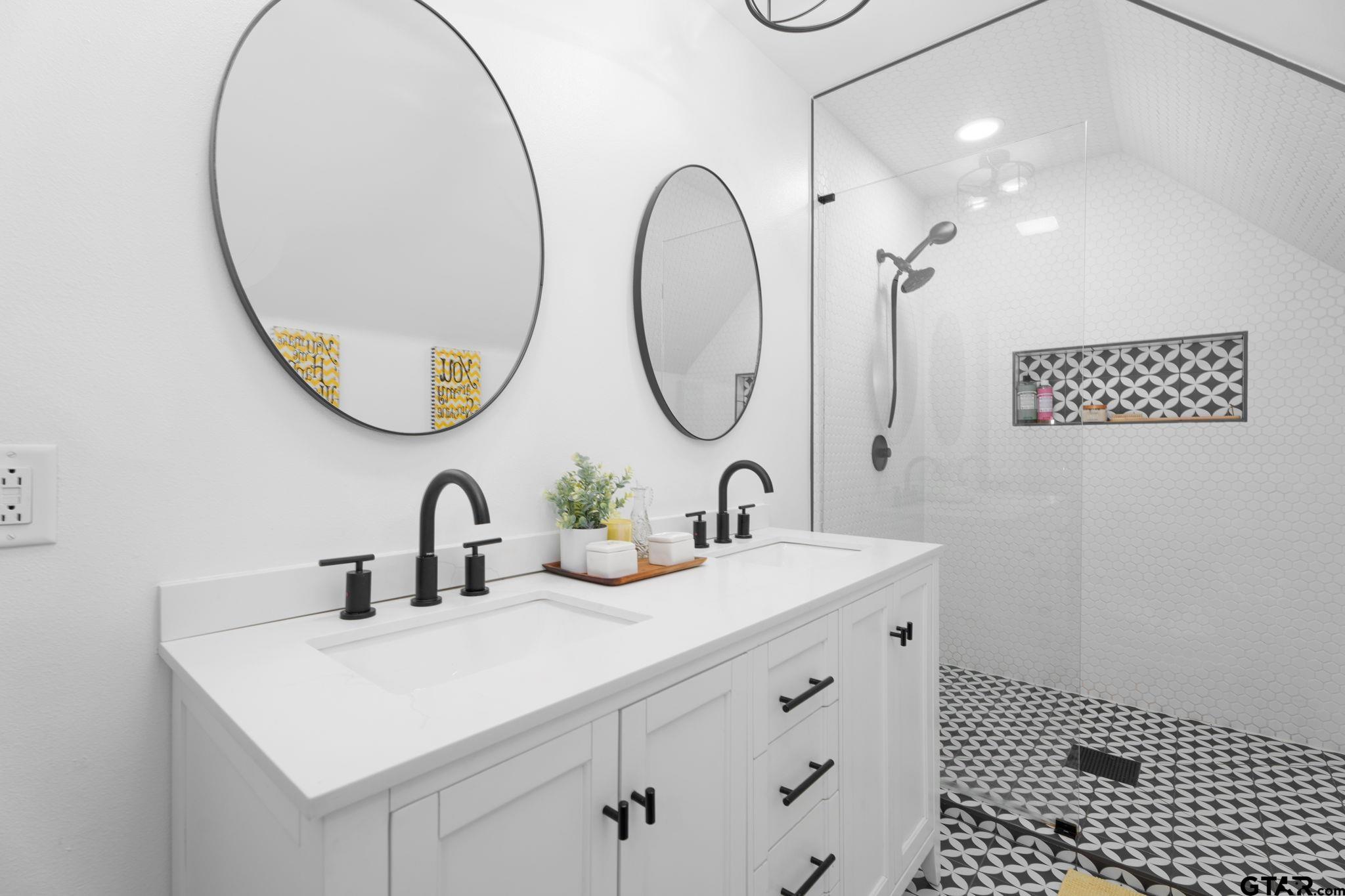 17050 Hickory Trail