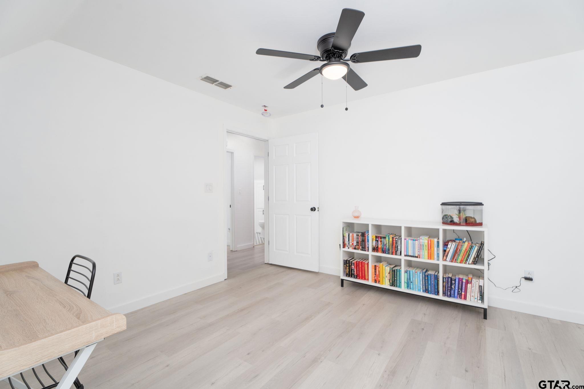 17050 Hickory Trail