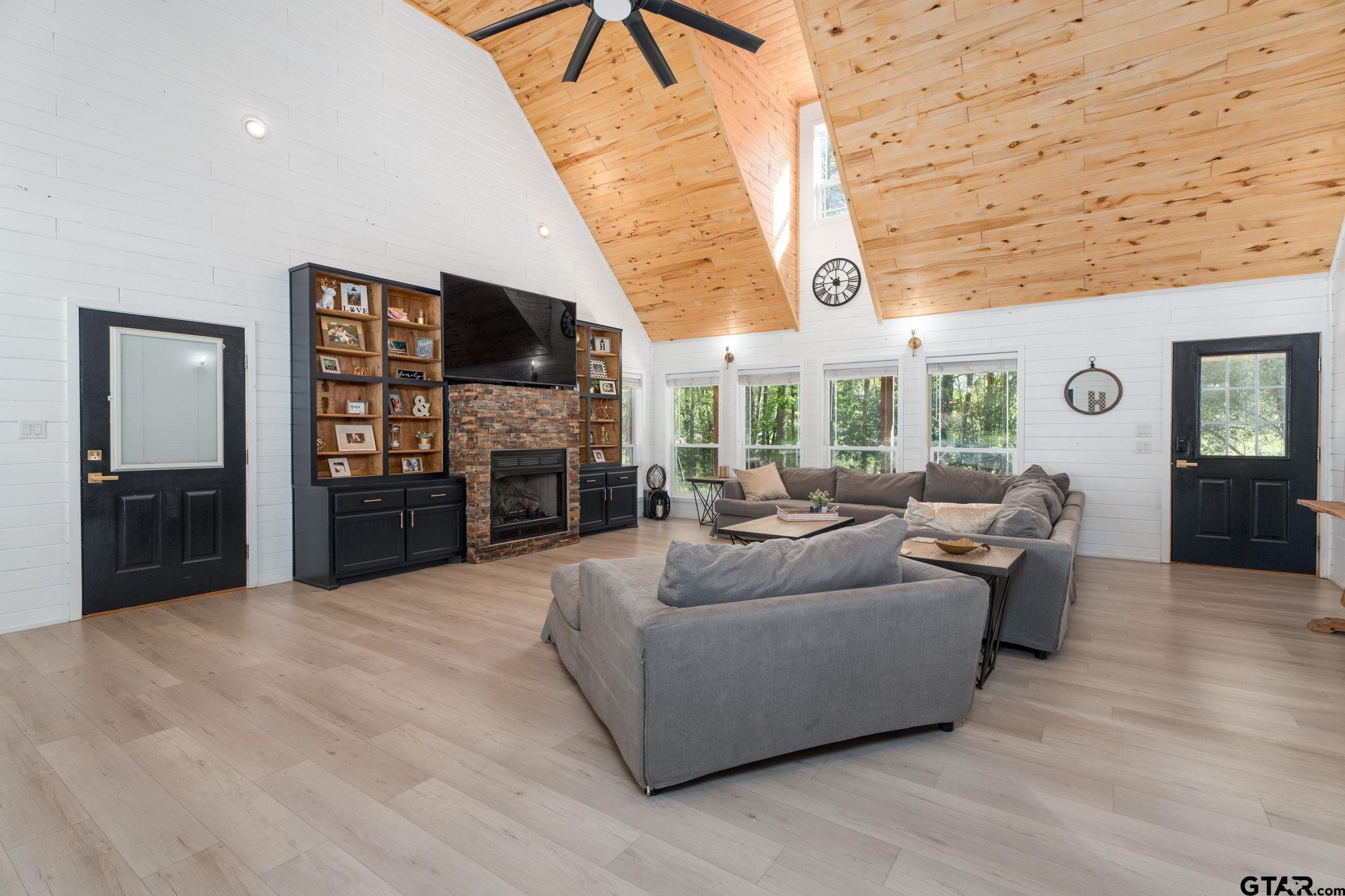 17050 Hickory Trail