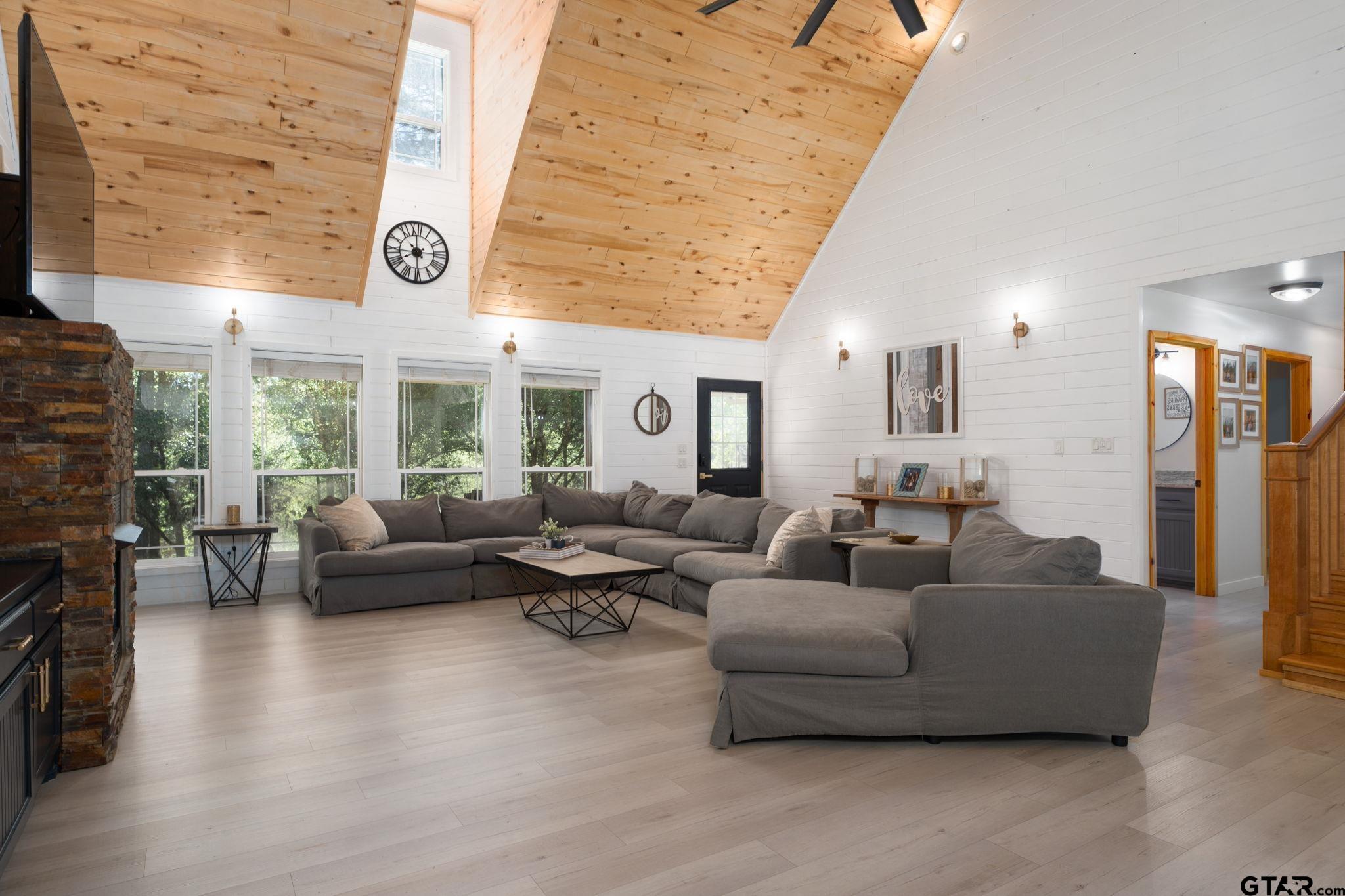 17050 Hickory Trail