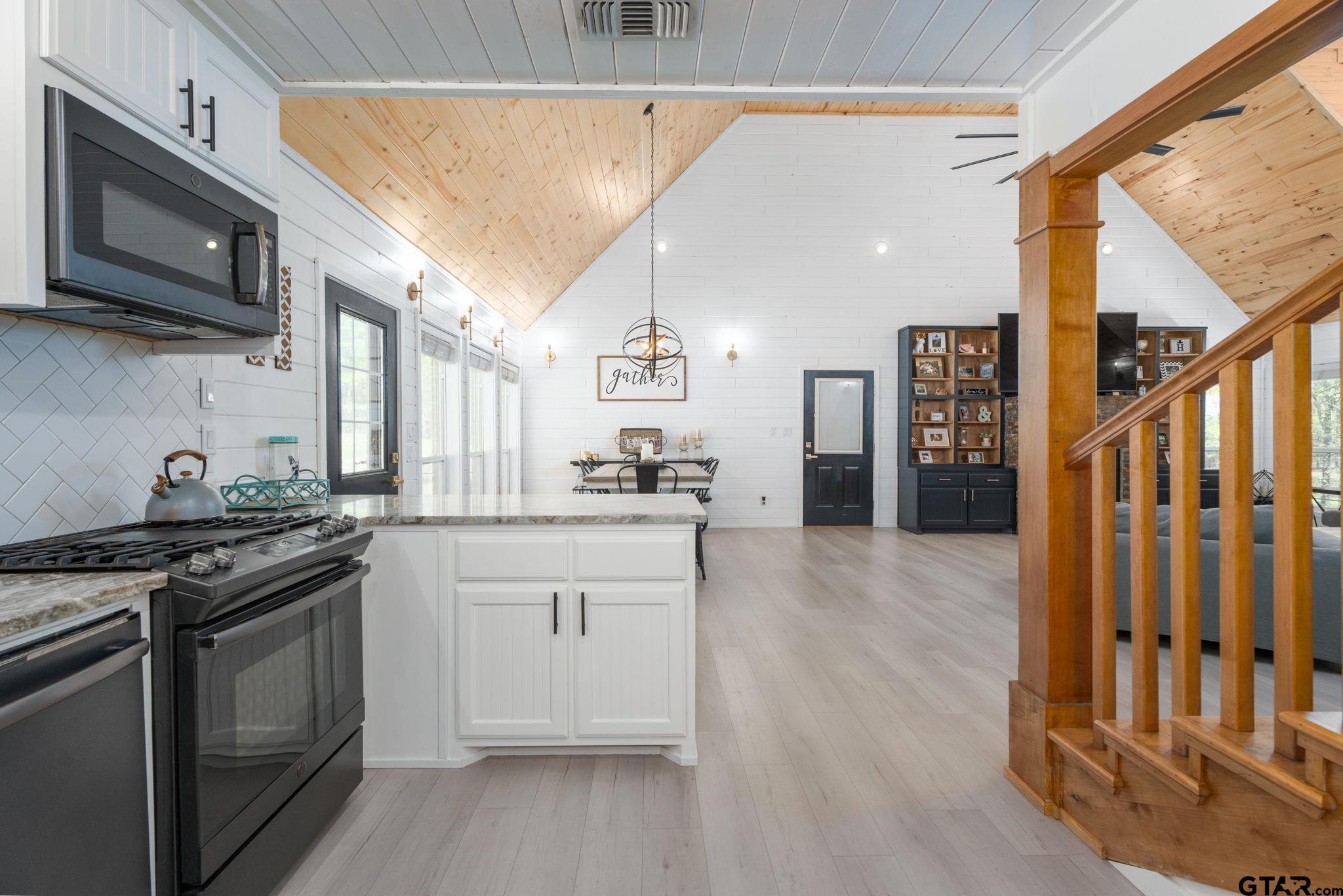 17050 Hickory Trail
