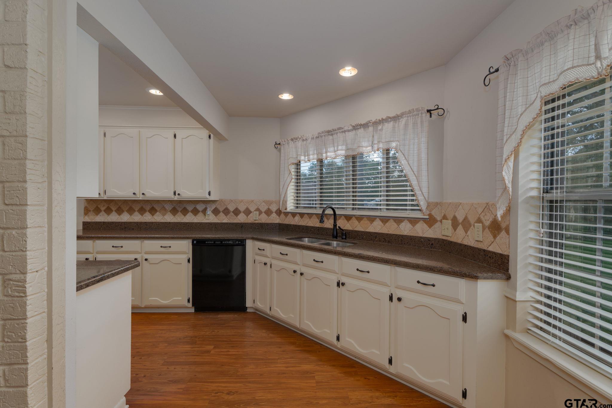 407 Gatewood Dr