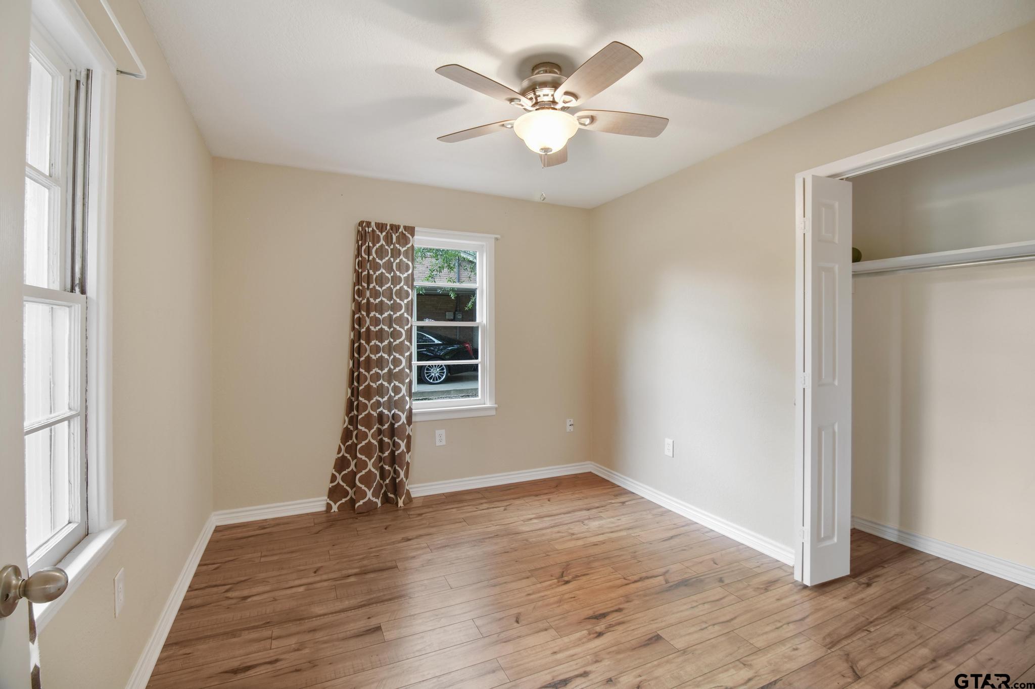 409 W South Dr