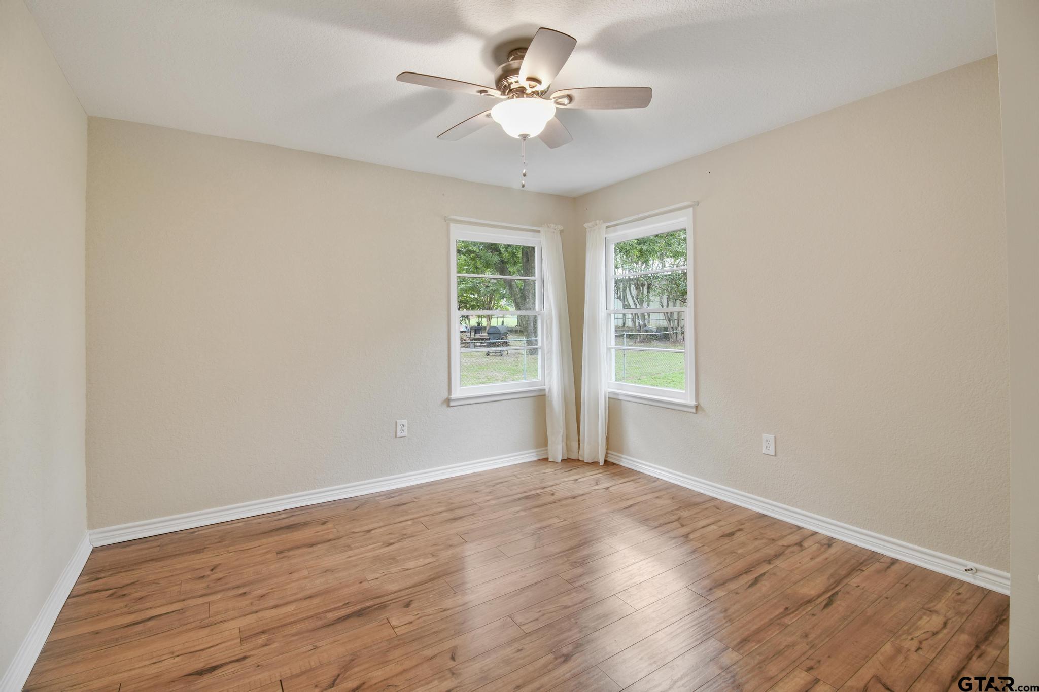 409 W South Dr