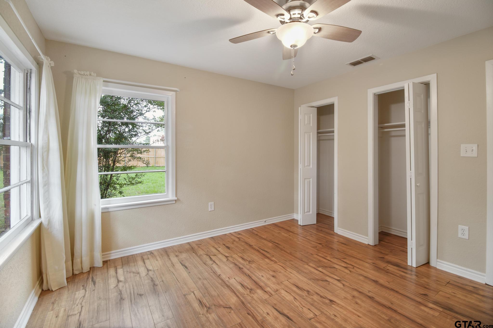 409 W South Dr