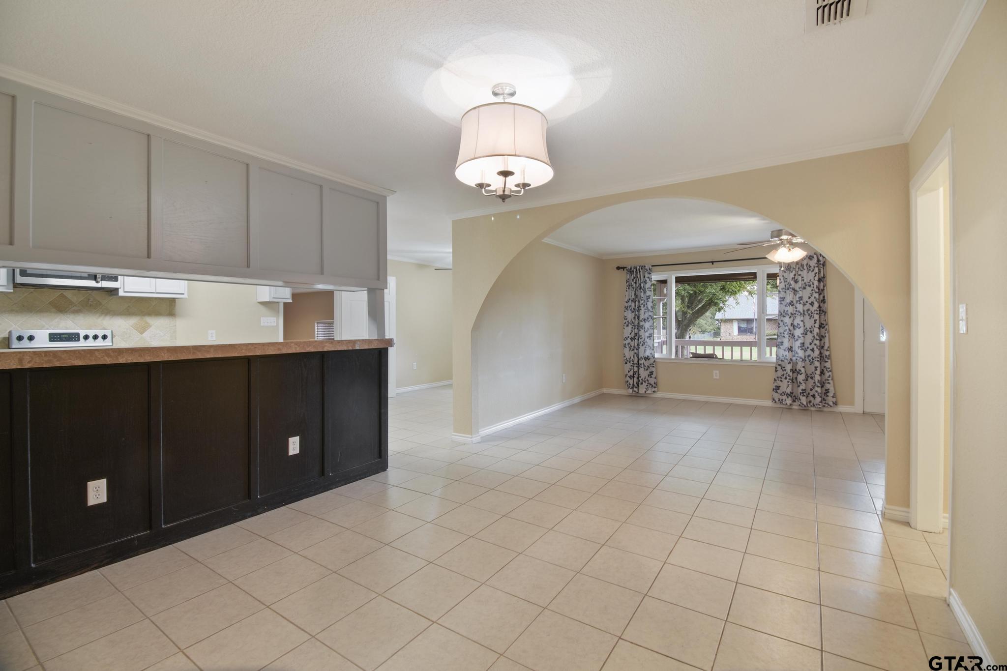 409 W South Dr