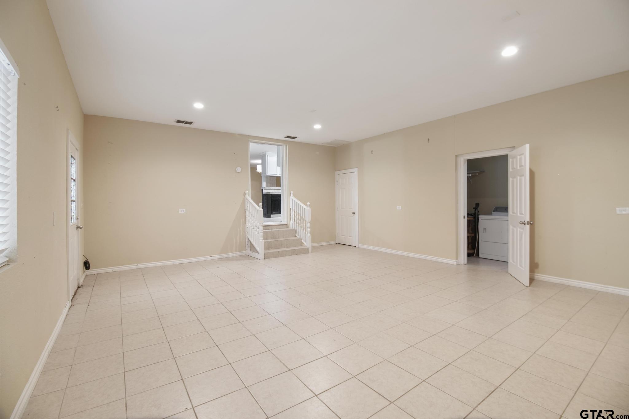 409 W South Dr