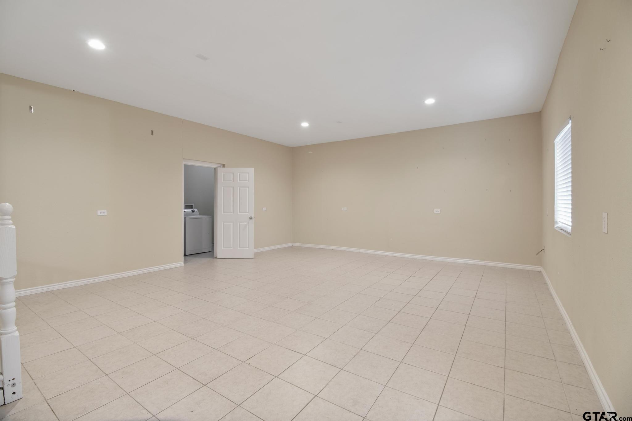 409 W South Dr