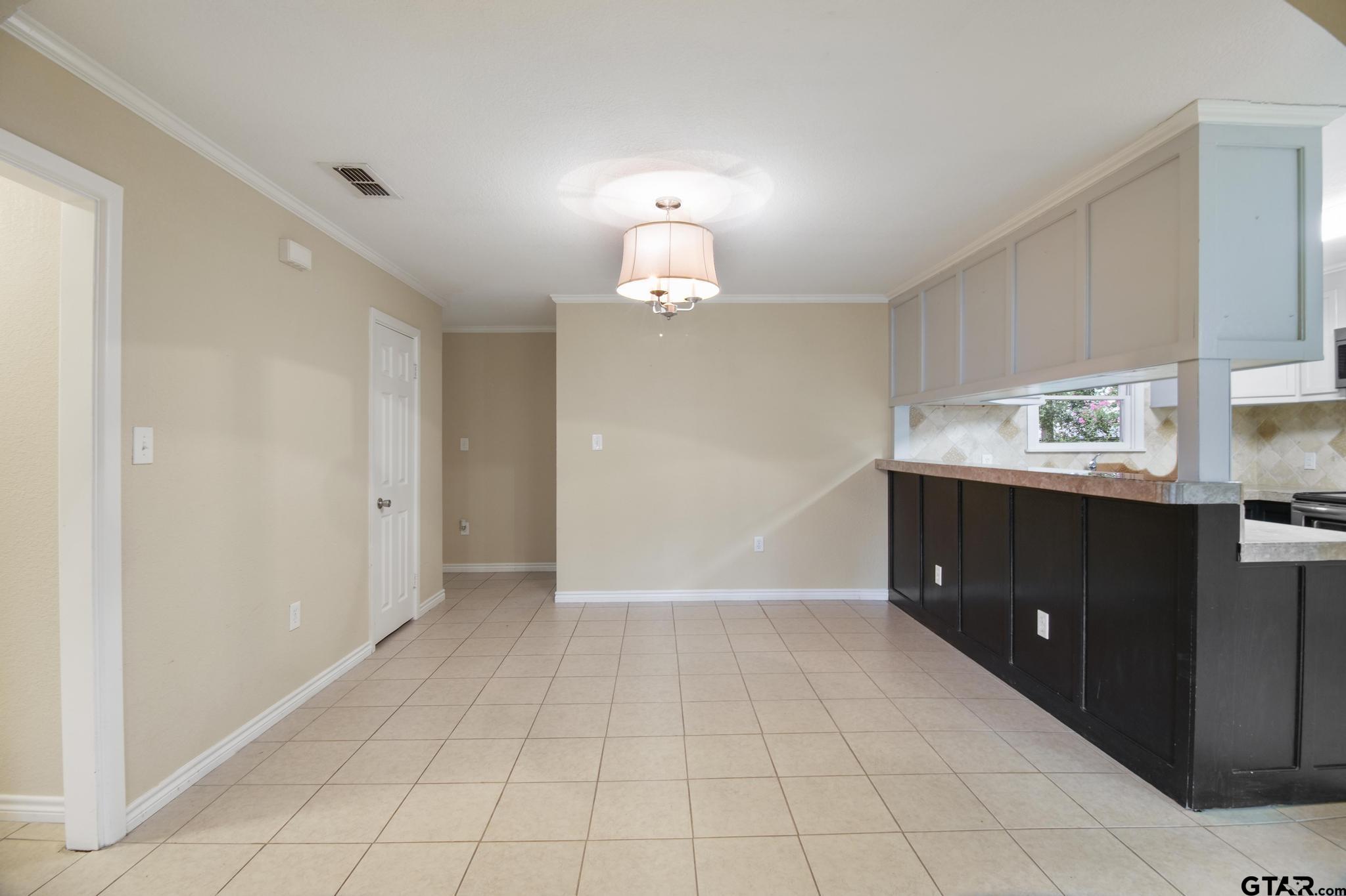 409 W South Dr