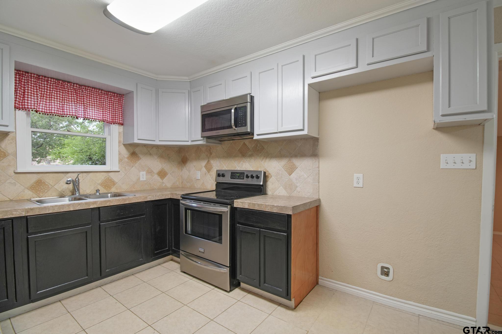 409 W South Dr
