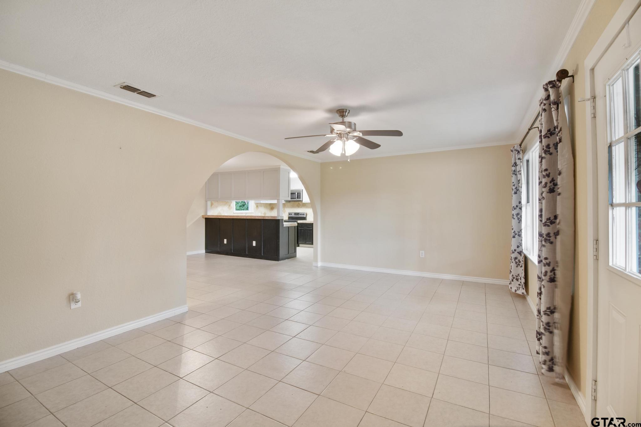 409 W South Dr