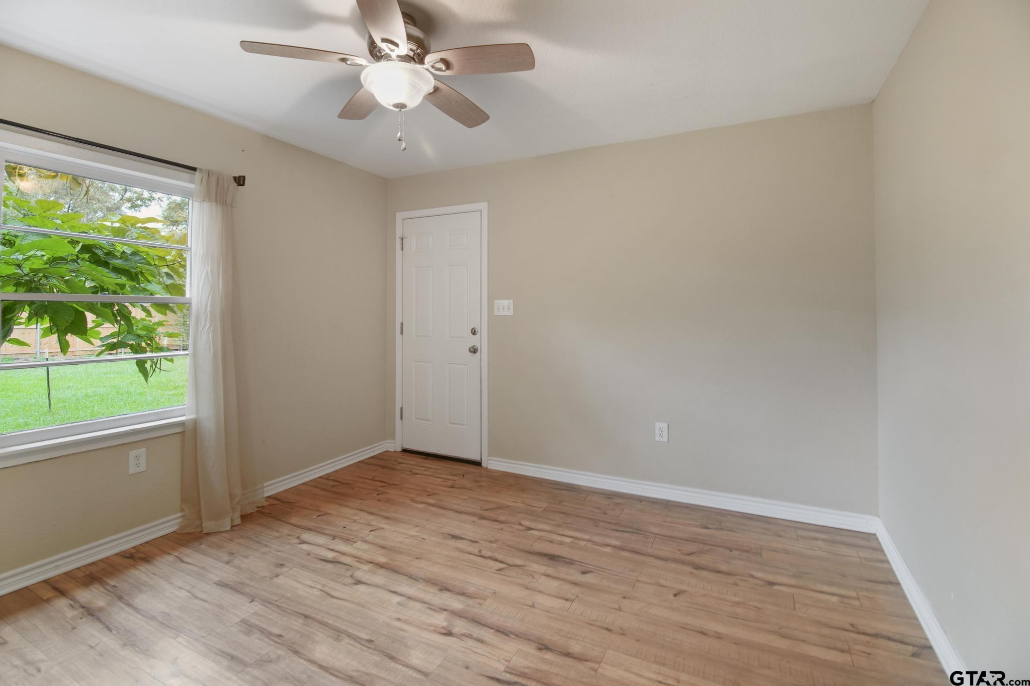 409 W South Dr